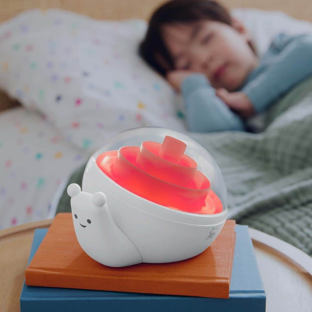 Skip Hopのインスタグラム：「Just In! Our 3-in-1 Smart Snail Sound & Routine Machine! 🐌  The app-enabled must-have works as a sound machine, nightlight, sleep trainer & routine system—plus it grows from baby to big kid. 🙌  #skiphop #musthavesmadebetter #soundmachine #nightlight #sleeptrainer #routine #kidsroutine #parenting #parenthack」