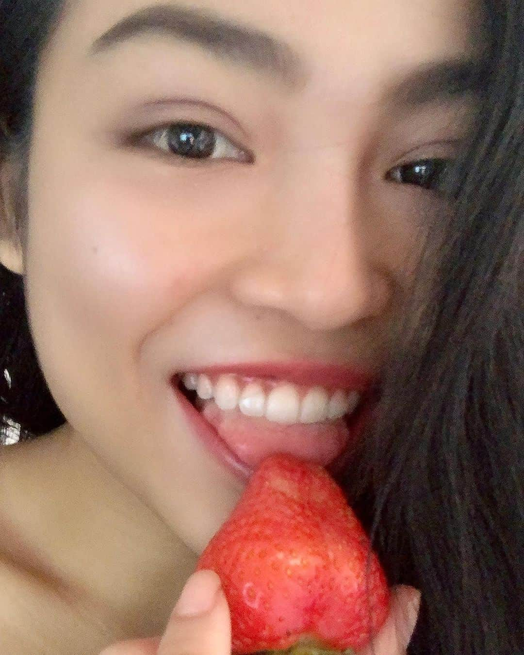 志摩マキさんのインスタグラム写真 - (志摩マキInstagram)「いちご🍓💓🐰  #🍓　#いちご　#strawberry #love #yumyum #ichigo #newyork #newyorkgirl #nyc #nycmodel #lamodel #japanesegirl #japanesemodel #タイ　#タイ旅行 #タイ好きな人と繋がりたい #🇹🇭 #🇯🇵 #🇺🇸 #🇪🇸」7月26日 0時02分 - makishimaaa