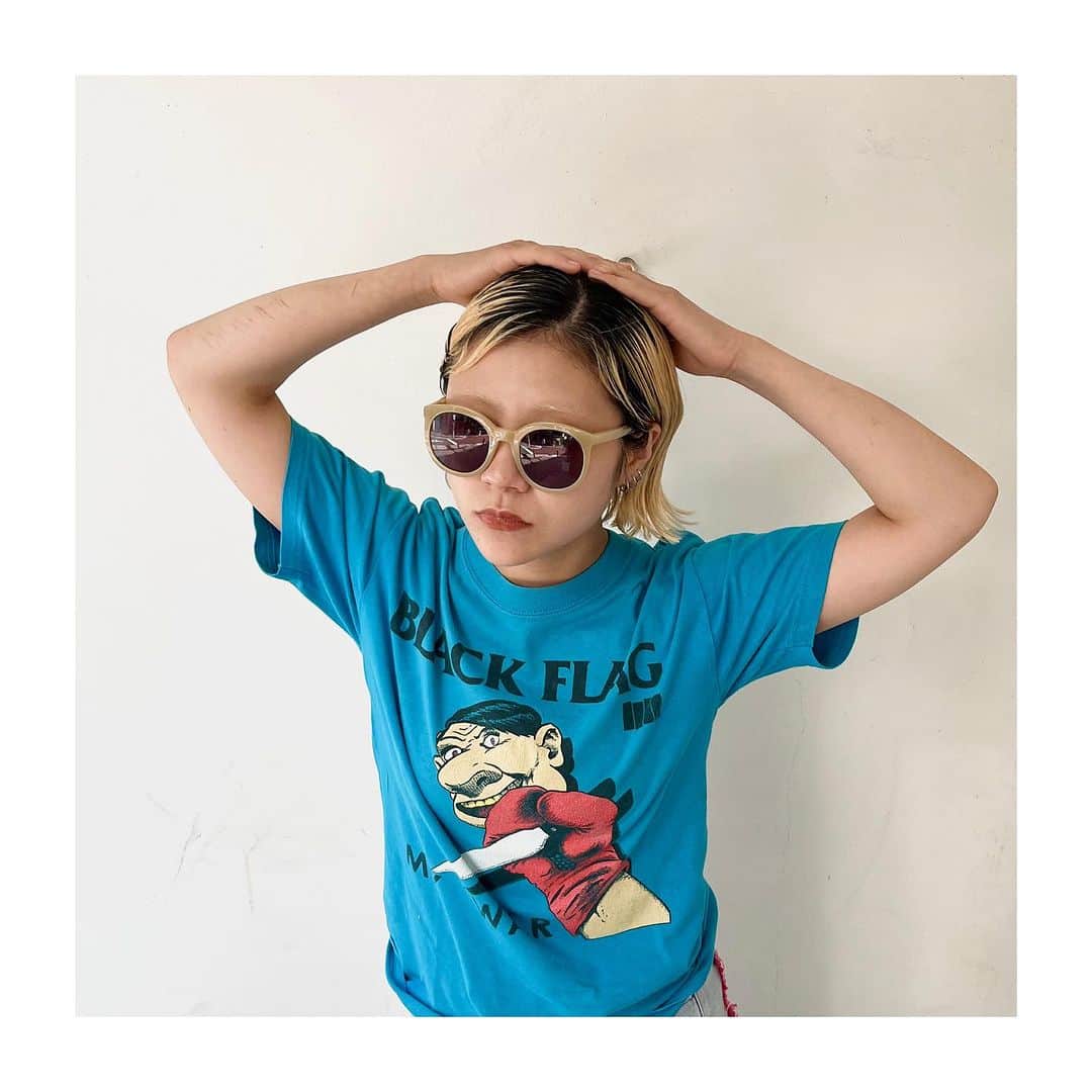 のインスタグラム：「Chibi-T vintageのバンドTや、ART、movieなど、小さめサイズも沢山入荷❤️‍🔥  レディースはもちろん、メンズがバチバチで着ても格好いいです❤️‍🔥❤️‍🔥❤️‍🔥 . model : @maimaika25   #お問い合わせはお電話で承ります #jammru #jammru_tee #osaka  #fashion  #streetstyle  #streetfashion  #vtg  #vintage  #used  #usedclothing  #古着 #古着屋 #ファッション #70s #80s #90s」