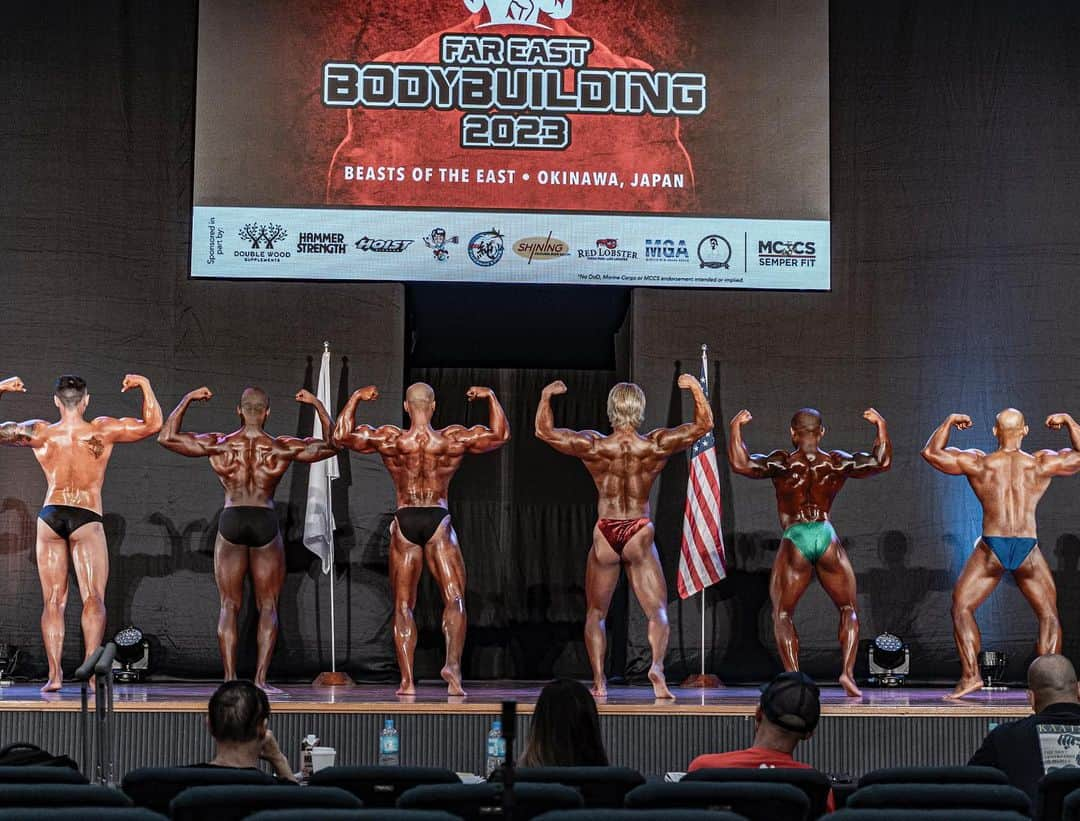 リバトラ YOSHITOさんのインスタグラム写真 - (リバトラ YOSHITOInstagram)「.  MCCS Far East Bodybuilding 2023  ボディビル編  今年初挑戦のボディビル！ 今までメンズフィジークだったので体重別けのための計量を経験した事が無く初めての体重測定！  ミドル級に出場しました。  規定ポーズも誰かに習ったこともなく、フリーポーズも作った事無いから初めての経験でした♪  2位と言う順位を貰ったので初挑戦にしては良くやった方ではと甘やかしてます😂ww  終わってみてボディビルは凄く楽しかったので来年も出ます！そして脚トレをもっと拘ってやります！色々痛感しました！メンズフィジークの時のただ脚トレやってるだけ、とボディビルのやる！は違うなと！  ボディビル楽しかった😊  #筋肉#muscle#workout#training#ワークアウト#トレーニング#筋トレ#bodybuilding#mensphysique#ダイエット#diet#fitness#フィットネス#フィジーク#ボディビル#mccs#fareastbodybuilding」7月25日 22時38分 - rebattler_