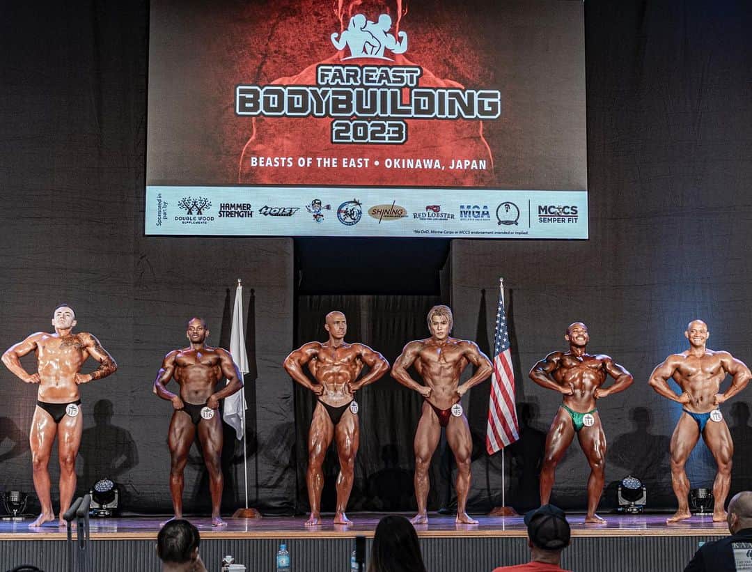のインスタグラム：「.  MCCS Far East Bodybuilding 2023  ボディビル編  今年初挑戦のボディビル！ 今までメンズフィジークだったので体重別けのための計量を経験した事が無く初めての体重測定！  ミドル級に出場しました。  規定ポーズも誰かに習ったこともなく、フリーポーズも作った事無いから初めての経験でした♪  2位と言う順位を貰ったので初挑戦にしては良くやった方ではと甘やかしてます😂ww  終わってみてボディビルは凄く楽しかったので来年も出ます！そして脚トレをもっと拘ってやります！色々痛感しました！メンズフィジークの時のただ脚トレやってるだけ、とボディビルのやる！は違うなと！  ボディビル楽しかった😊  #筋肉#muscle#workout#training#ワークアウト#トレーニング#筋トレ#bodybuilding#mensphysique#ダイエット#diet#fitness#フィットネス#フィジーク#ボディビル#mccs#fareastbodybuilding」