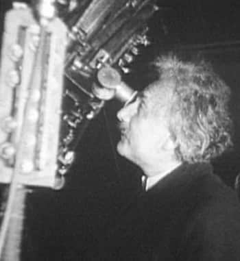 アルベルト・アインシュタインのインスタグラム：「"When a mouse observes the universe, does that change the state of the universe?"  In 1954, Albert Einstein posed that riddle to a group of students — including Hugh Everett, who later developed what became known as the Many Worlds Interpretation of quantum mechanics.」