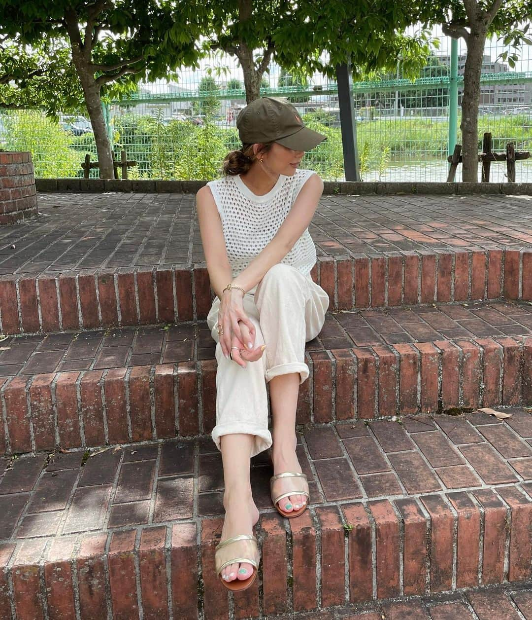 mamany704のインスタグラム：「* * 毎日溶けそう🫠 * * #fashion#coordinate#ootd#outfits#outfitoftheday#outfit#allwhite#casualstyle#casualfashion#whitefashion#cap#capstyle#polo#poloralphlauren#ファッション#コーディネート#カジュアルコーデ#大人カジュアル#オールホワイト#ラルフ#キャップコーデ」