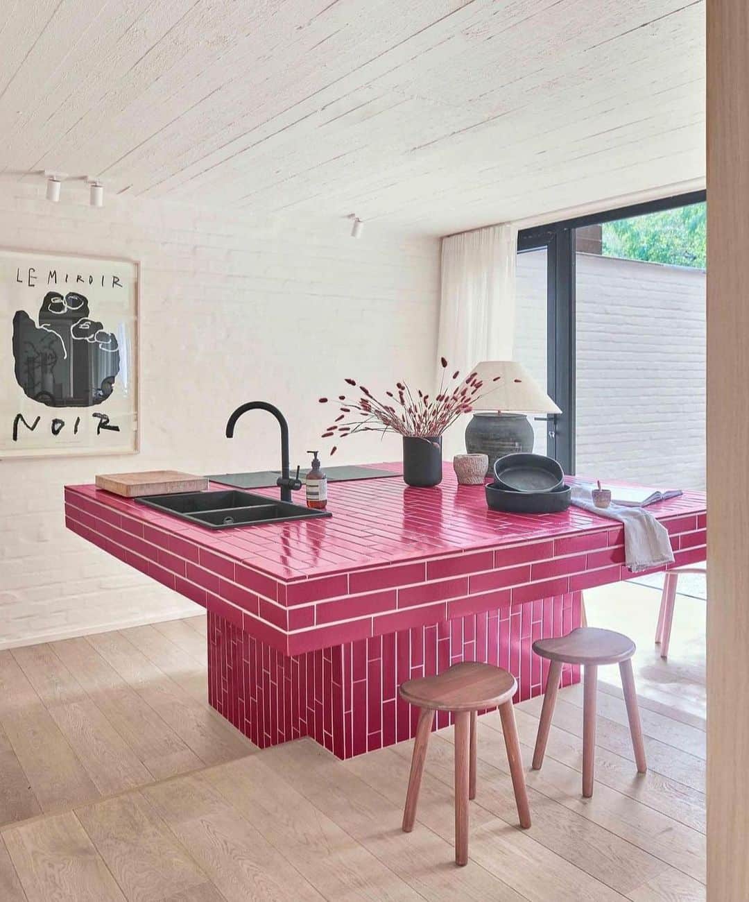 My Interiorのインスタグラム：「Adore this Kitchen table just the trend by @spacesbyjill  📸 @mr_frank_photo」