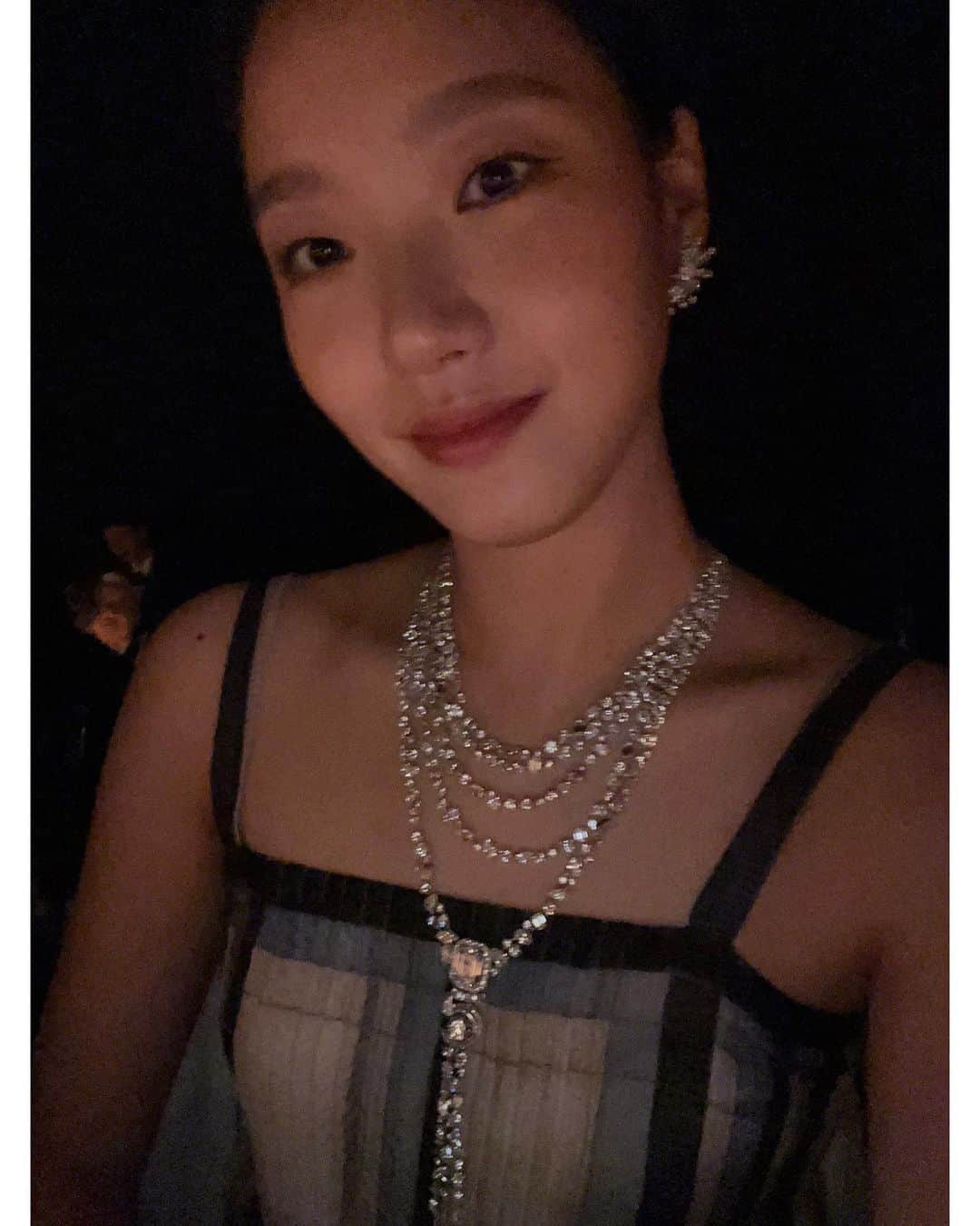 キム・ゴウンのインスタグラム：「#TweedDeCHANEL #CHANELHighJewelry @chanelofficial  반짝반짝 빛났던 💎✨」