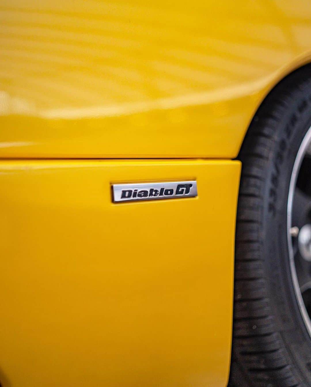 CarsWithoutLimitsさんのインスタグラム写真 - (CarsWithoutLimitsInstagram)「Lamborghini Diablo GT  📸 @carspotoni   #carswithoutlimits #lamborghini #diablo #lamborghinidiablo #diablogt」7月25日 22時55分 - carswithoutlimits