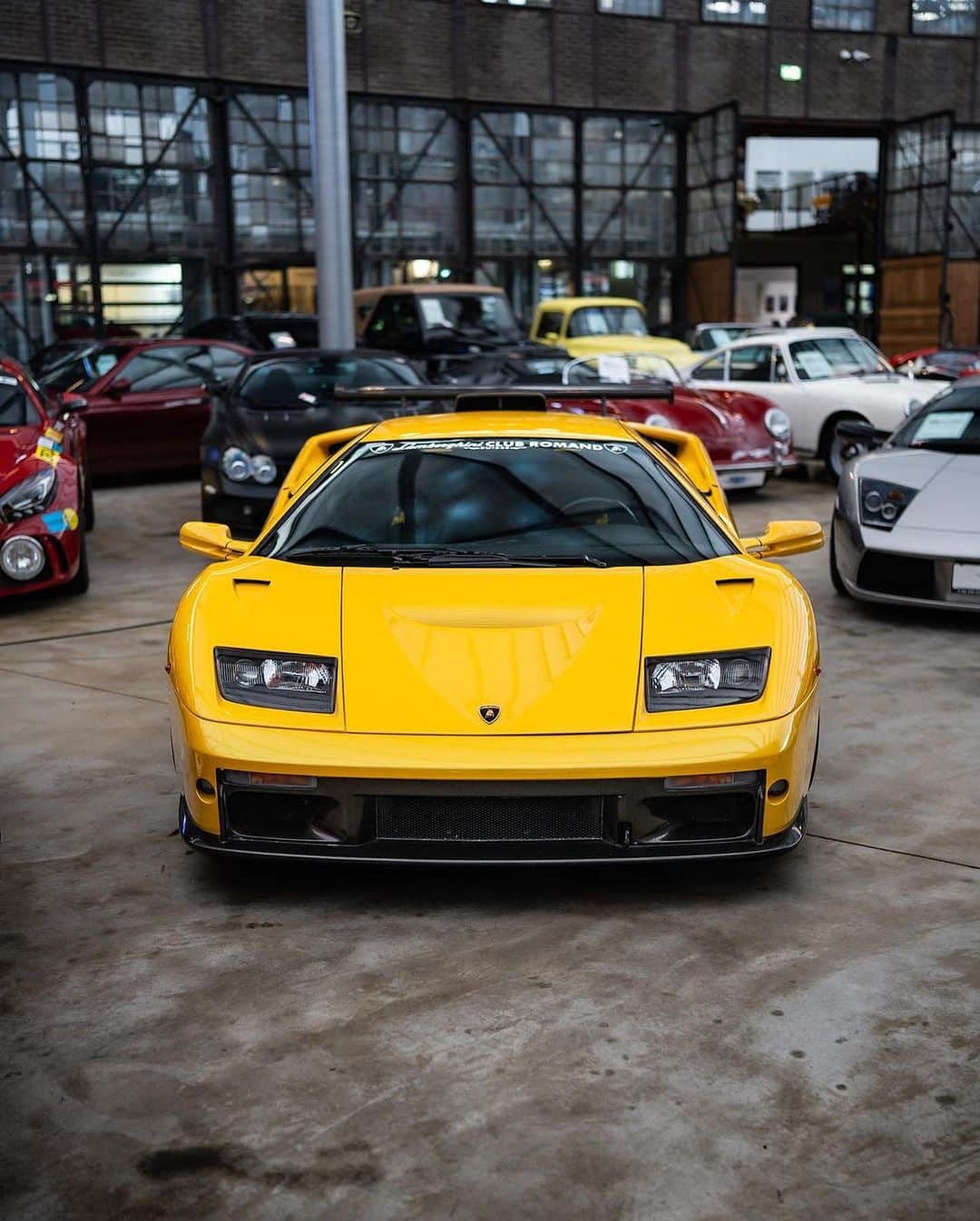 CarsWithoutLimitsのインスタグラム：「Lamborghini Diablo GT  📸 @carspotoni   #carswithoutlimits #lamborghini #diablo #lamborghinidiablo #diablogt」