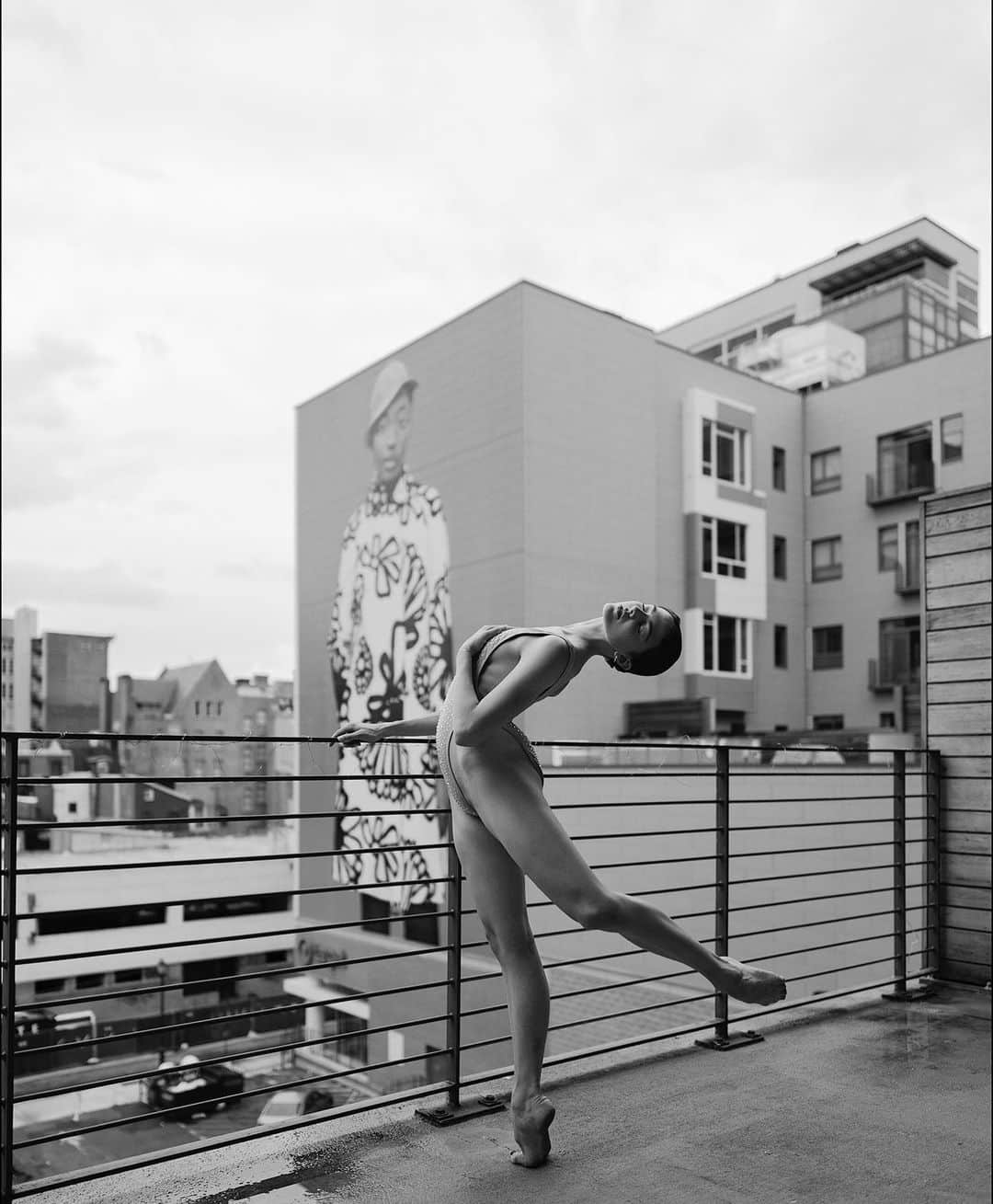 ballerina projectのインスタグラム：「𝐒𝐲𝐝𝐧𝐞𝐲 𝐃𝐨𝐥𝐚𝐧 in Philadelphia.   @sydney_dolan_ballet #sydneydolan #ballerinaproject #ballerina #ballet #dance   Ballerina Project 𝗹𝗮𝗿𝗴𝗲 𝗳𝗼𝗿𝗺𝗮𝘁 𝗹𝗶𝗺𝗶𝘁𝗲𝗱 𝗲𝗱𝘁𝗶𝗼𝗻 𝗽𝗿𝗶𝗻𝘁𝘀 and 𝗜𝗻𝘀𝘁𝗮𝘅 𝗰𝗼𝗹𝗹𝗲𝗰𝘁𝗶𝗼𝗻𝘀 on sale in our Etsy store. Link is located in our bio.  𝙎𝙪𝙗𝙨𝙘𝙧𝙞𝙗𝙚 to the 𝐁𝐚𝐥𝐥𝐞𝐫𝐢𝐧𝐚 𝐏𝐫𝐨𝐣𝐞𝐜𝐭 on Instagram to have access to exclusive and never seen before content. 🩰」