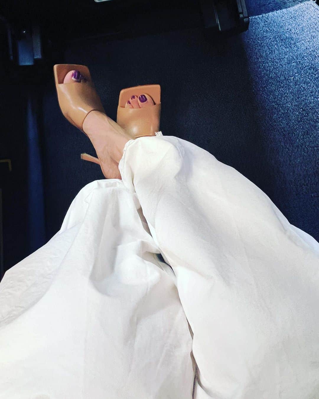 柏木亜季子さんのインスタグラム写真 - (柏木亜季子Instagram)「母になってピンヒールをやめてたら ヒールで歩けない人になってて 焦って復帰しました。」7月25日 22時51分 - a_k_i824