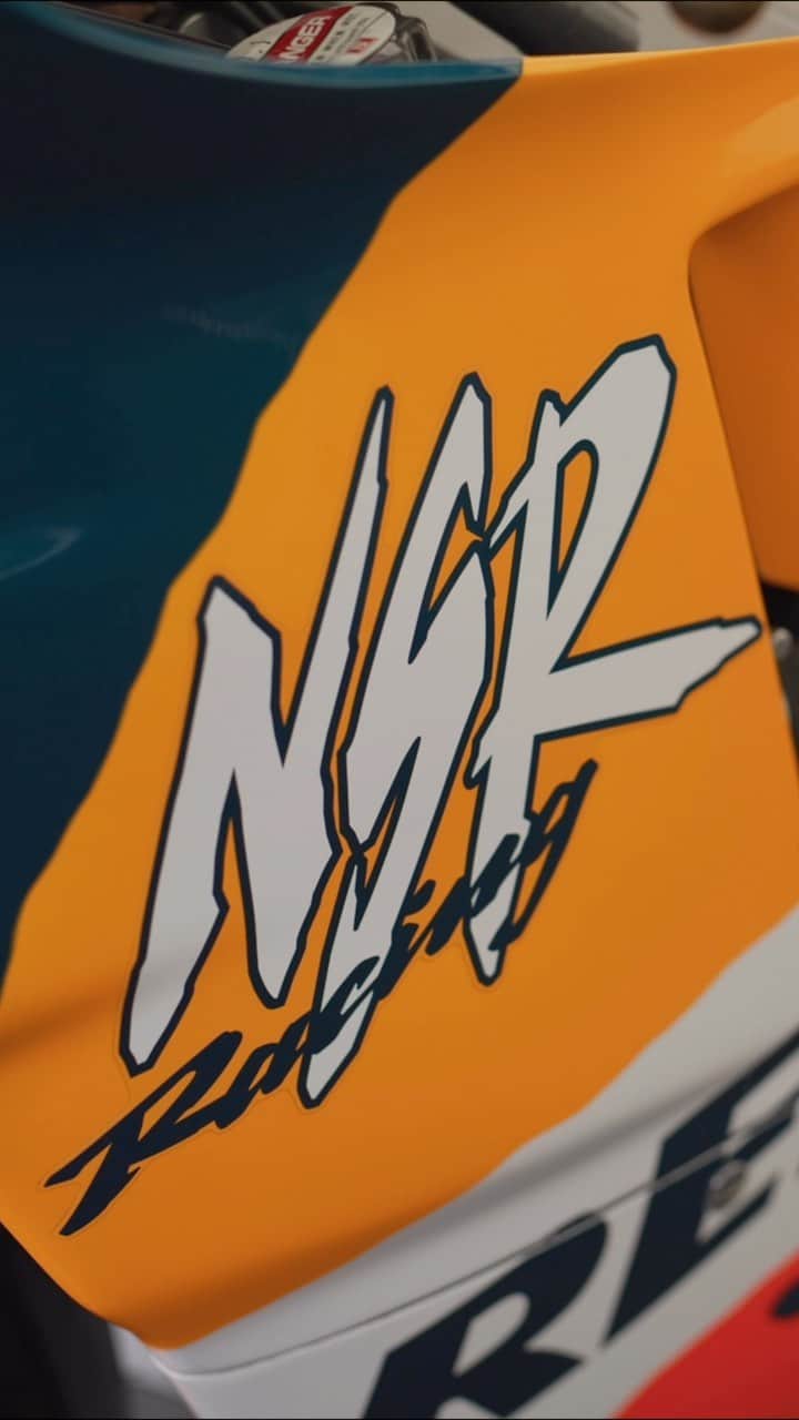 レプソル・ホンダのインスタグラム：「Who doesn’t love a bit of up close Honda NSR500 action? Master and machine together again.」
