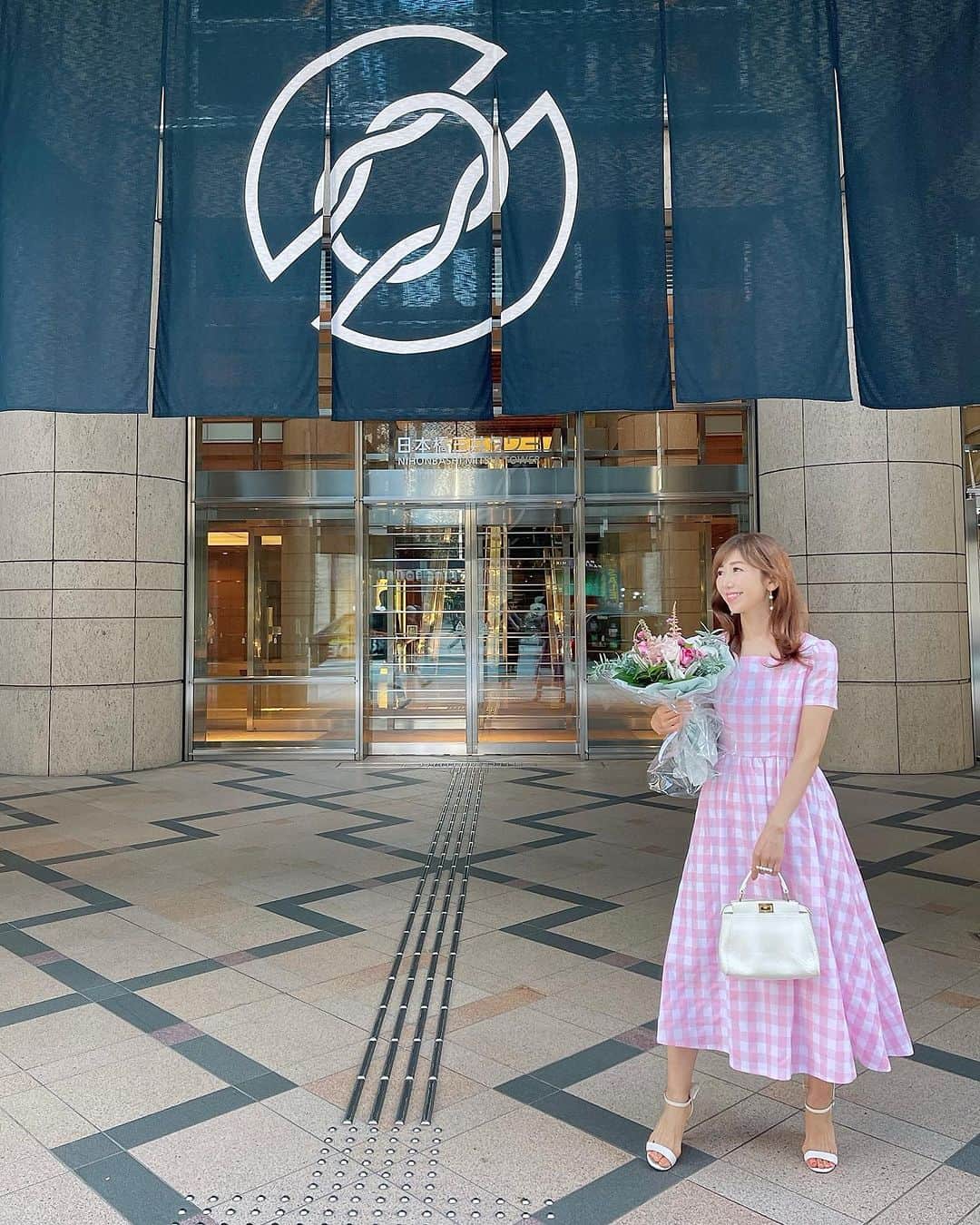 のインスタグラム：「#ootd  #今日のコーディネート  桃パフェ会🍑に合わせて、ピンクのワンピースを👗  今日私が着用していたギンガムチェックワンピースは、只今、SALE対象商品でなんと50%OFF♥️  是非、このお得なタイミングの時にお買い物をたのしんでください😊  @primascherrer   #和泉佳子　#プリマシェレル　#ジョイントスペース　#jointspace #ワンピース　#ギンガムチェック　＃ギンガムチェックワンピース　 #ファッション　#コーディネート　#ファッション好きな人と繋がりたい　#新色　#mustbuy  #coordinate  #ootd」