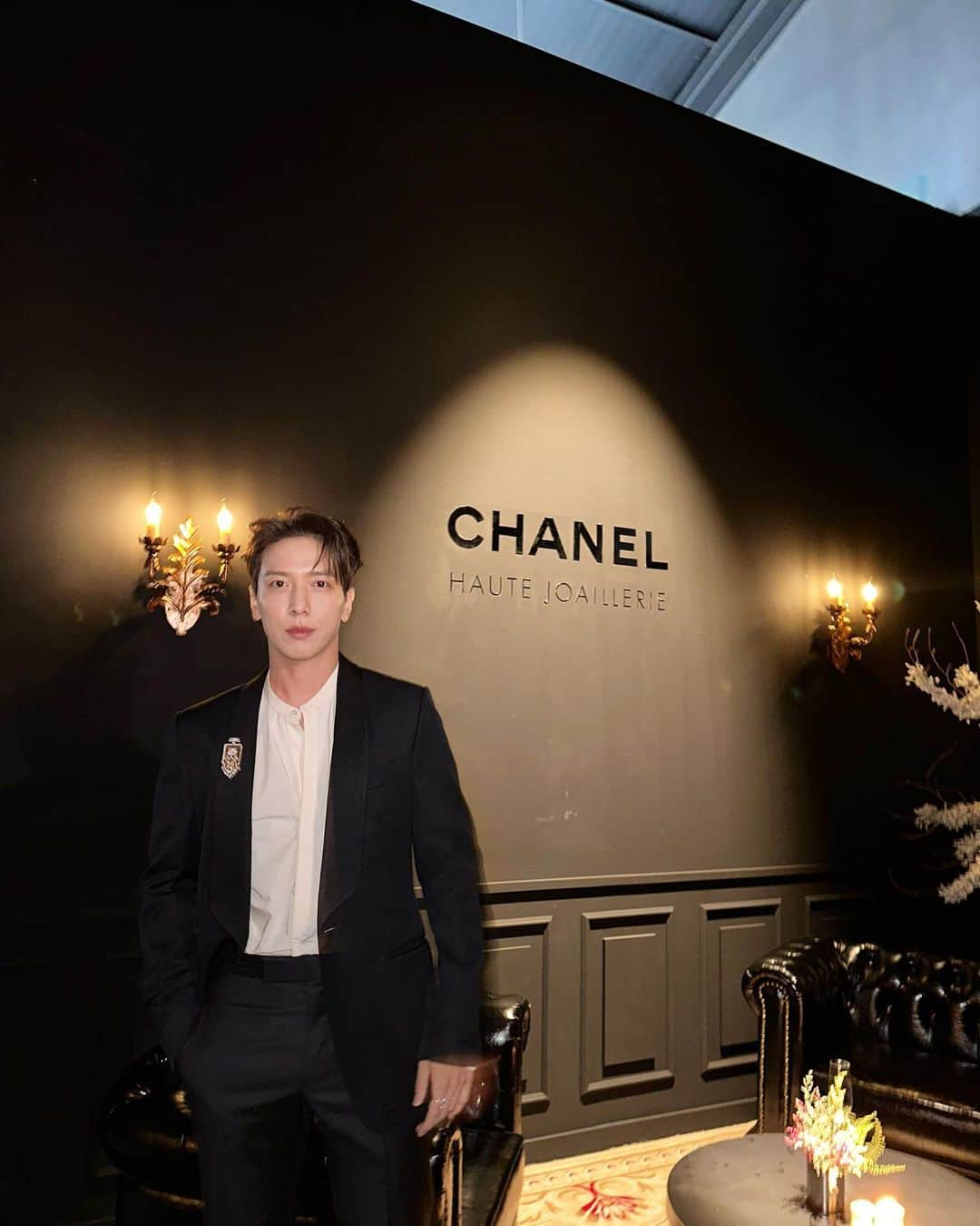 チョン・ヨンファのインスタグラム：「2023 TWEED DE CHANEL❤️‍🔥트위드 드 샤넬 초대해주셔서 감사합니다. 멋진밤이었습니다! #chanel #tweeddechanel  #cnblue 🫡」