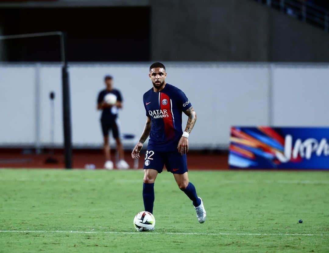 ライヴィン・クルザワのインスタグラム：「🔴🔵 #PSGJAPANTOUR2023」