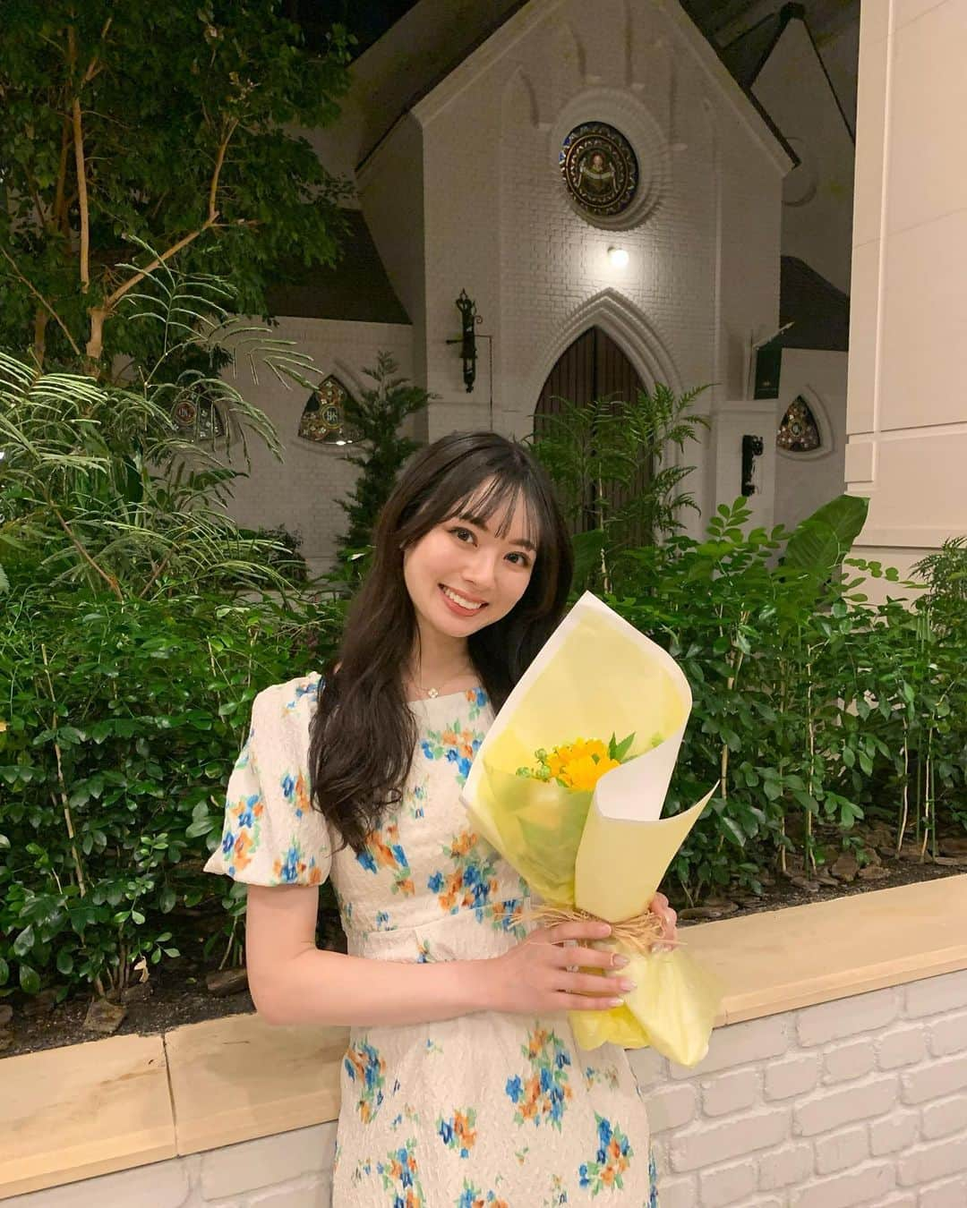 川村まりさんのインスタグラム写真 - (川村まりInstagram)「本日で26歳になりました🌻 目標は、家に帰ったらすぐにお風呂に入ることです。  後ろで天神祭の花火上がってたんやけど、一緒に上手く撮れませんでした😂🎆  前の投稿の時も付けてたけど、 出勤時も、ここ最近ずっとつけてるネックレス→ @thialh_official_jp  上品で使いやすい」7月25日 22時58分 - marimari725