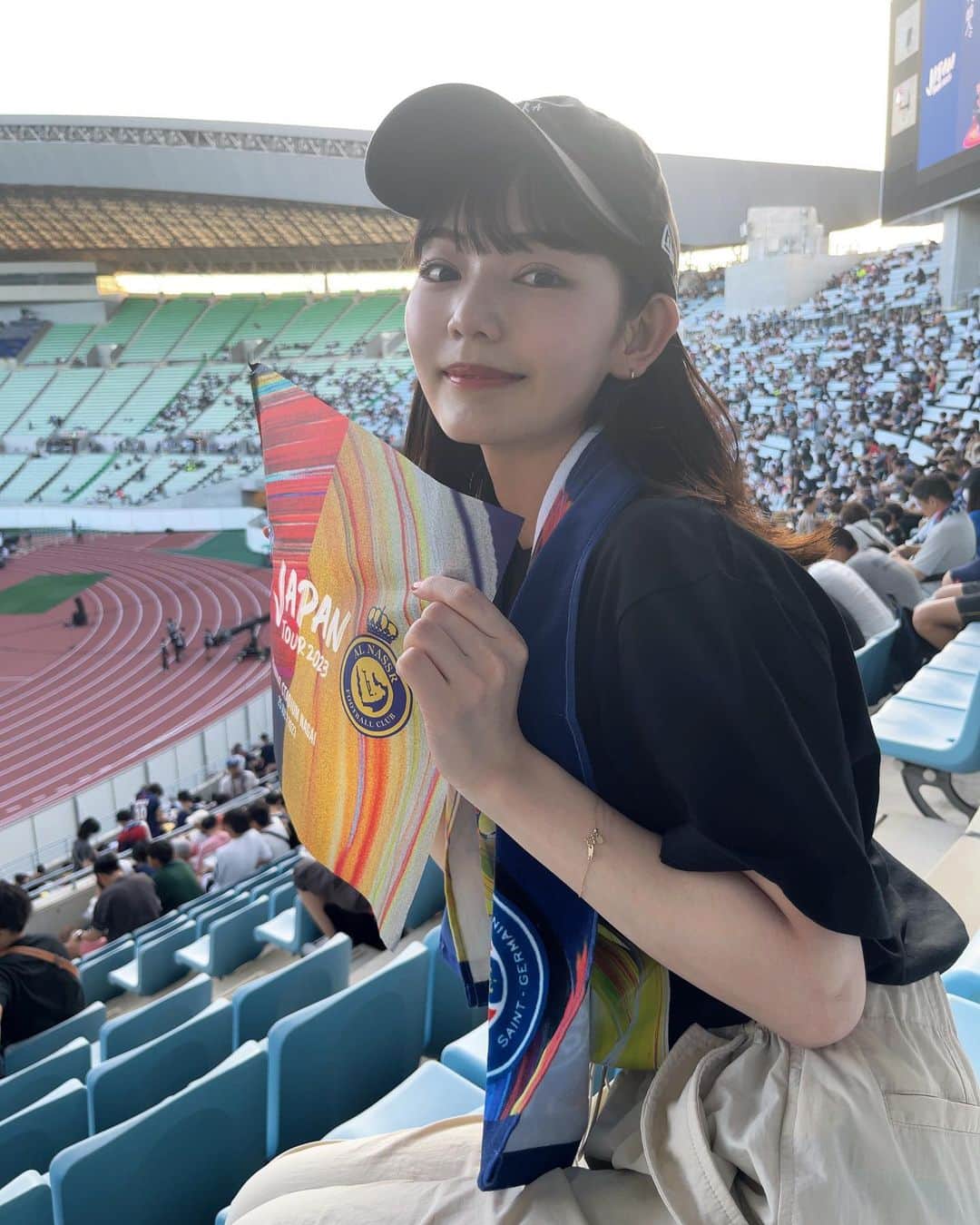のインスタグラム：「.  .  .  PSG vs AL NASSR〜！🔥⚽  日本ツアー最高です🫶🏻  大好きなロナウドを、生で、今日やっと見ることができました！😭  #psg  #alnassr  #⚽」