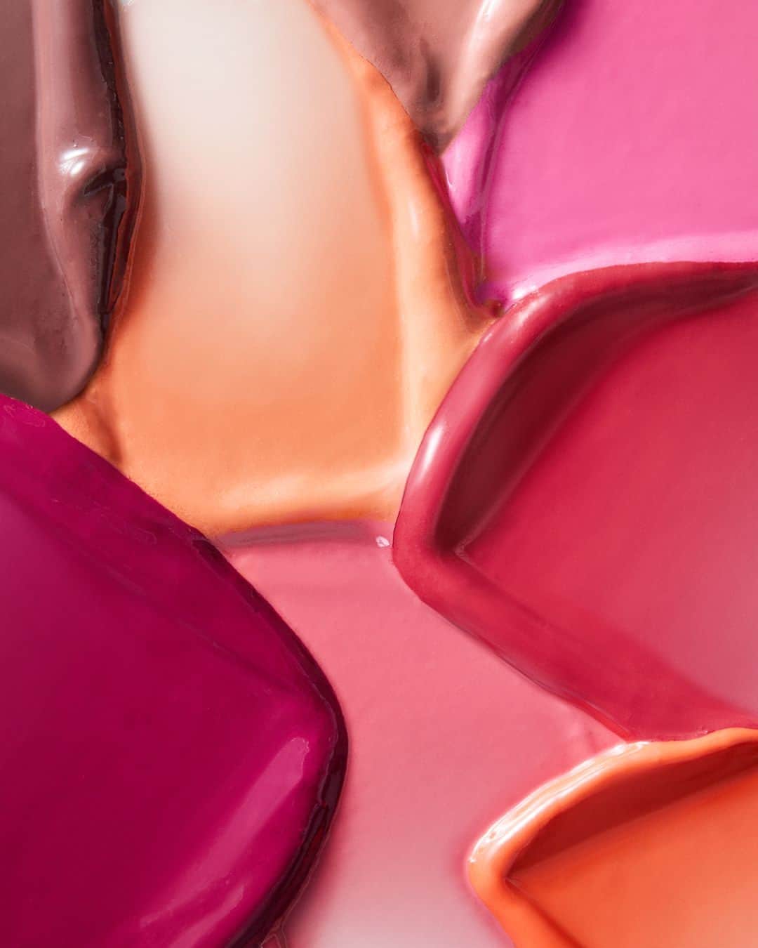 資生堂さんのインスタグラム写真 - (資生堂Instagram)「Glide on cushiony color that leaves lips soft—never sticky. Try ColorGel LipBalm in Narcissus, Hibiscus, Redwood, Tiger Lily, Wisteria, Sakura, Juniper, and Bamboo. #ShiseidoMakeup #JapaneseBeauty」7月25日 23時00分 - shiseido