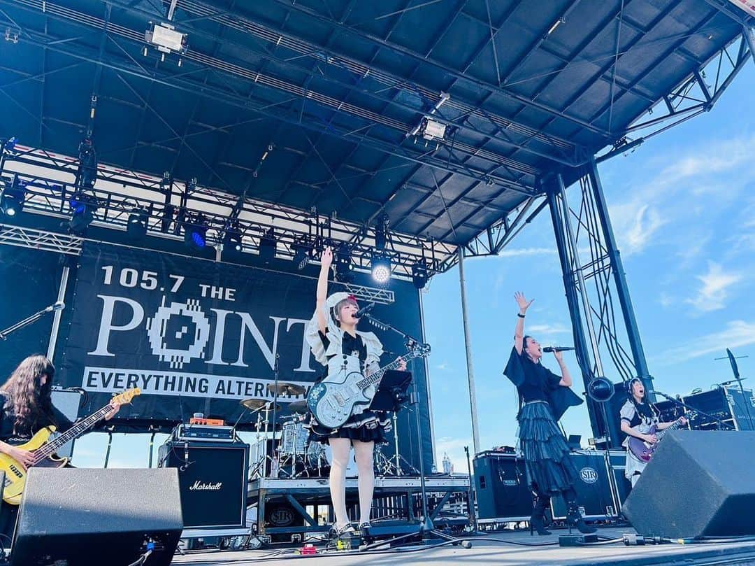 小鳩ミクのインスタグラム：「5月USAツアー 振り返りラストっぽ!! 🕊🇺🇸🌏  2023.5.27 Pointfest  in Maryland Heights, MO   It was the perfect finale to our May US tour, the best OKYUJI experience po. Grateful for the amazing encounters po. See you again po! USA po.  #思い出 #memories #usa #tour #anniversary #bandmaid #festival #Pointfest  ようやく5月の振り返りが おわったっぽ、、笑」