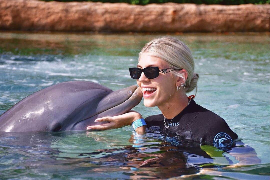デヴォン・ウィンザーのインスタグラム：「Not sure who had more fun, me or Enzo」