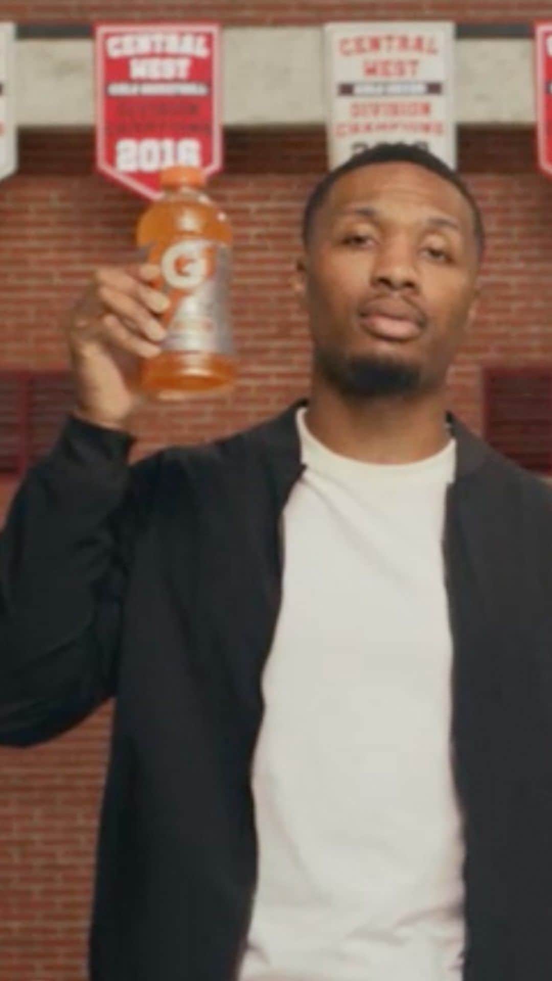 デイミアン・リラードのインスタグラム：「Listen to Dame Time. Don’t go missing when it matters most. Get yourself a Gatorade.」