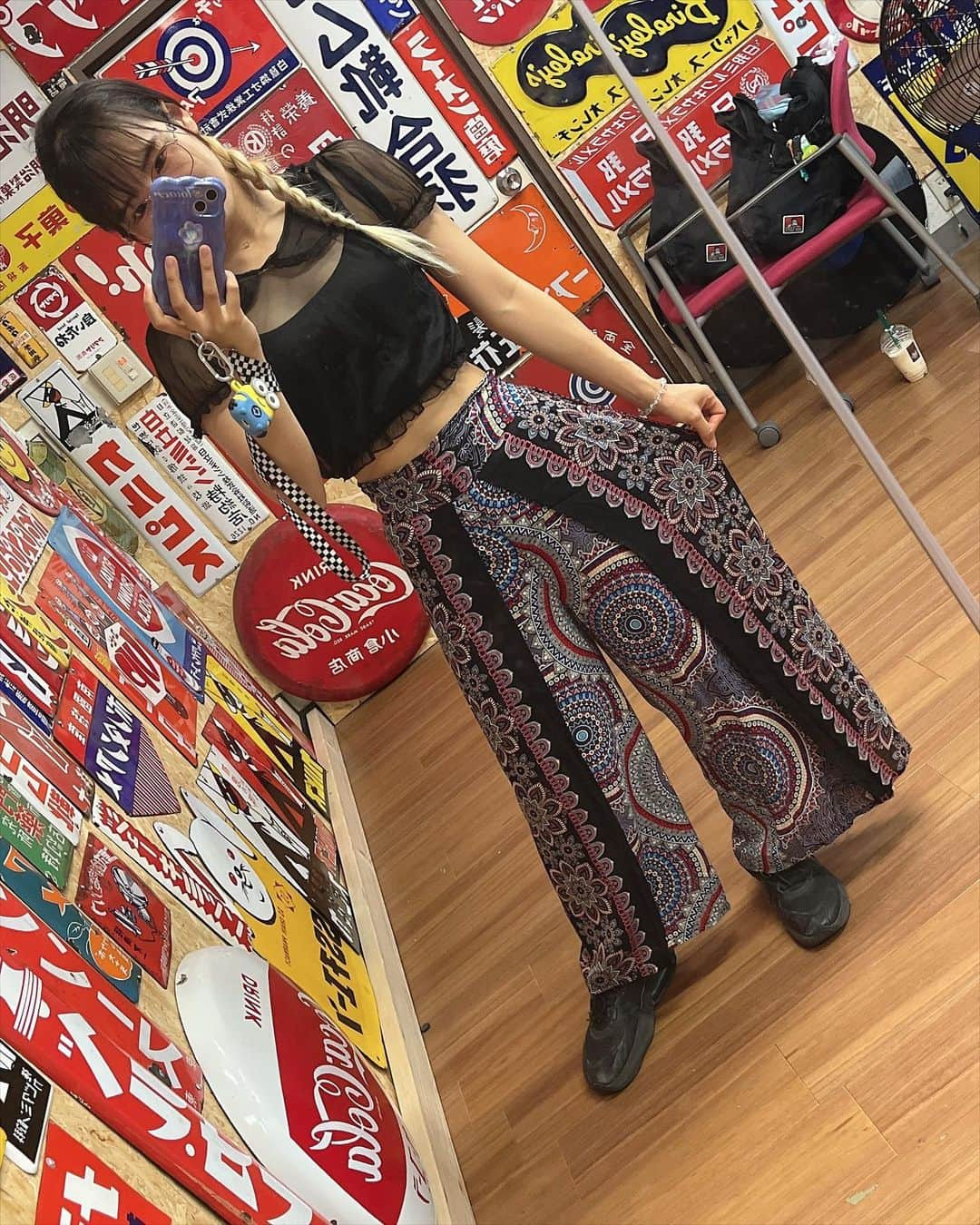 蒼井乃々愛のインスタグラム：「今日のレッスンコーデ❤️‍🔥 江ノ島でひとめぼれして買った巻きパンツ🖤🩷  涼しいし、あんまりない形でお気に入り🥰 色んな柄あったからまた違う柄の買いに行きたいぐらい🥹  #江ノ島 #巻きパンツ #レッスン #レッスン着 #IDOL #アイドル #ootd #コーデ #仮面女子 #メガネ女子 #dancefashion #fashion #follow #followｍe」