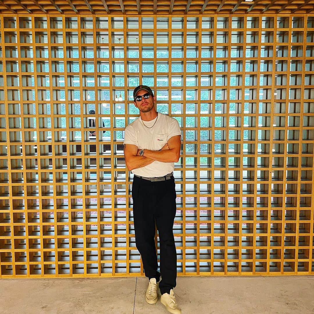 アダム・センのインスタグラム：「NY architecture and design hits different. Know the building?」