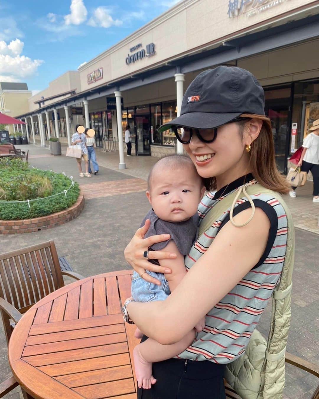 木村沙織のインスタグラム：「. こんなに青空なんだから 少しくらい笑ってくれ？😇🫶🏼」