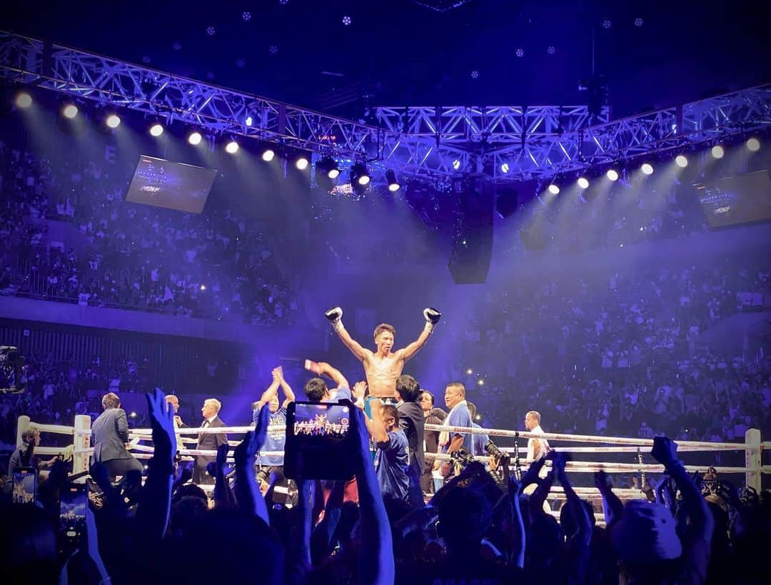 小澤亮太のインスタグラム：「初ボクシング観戦🥊✨  井上選手すごかったなー  圧倒的勝利🏅  この一試合にかける緊張感見習わないとな  #ボクシング #井上尚弥 #モンスター #有明アリーナ」