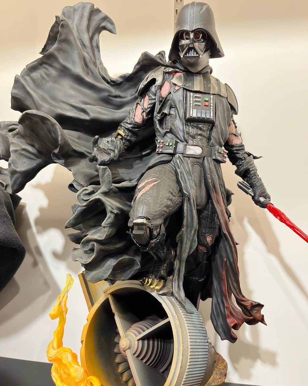 のインスタグラム：「帰りに寄ったお店に欲しいのいっぱいあった🤤 いいなぁ。  #starwars #marvel #dc」