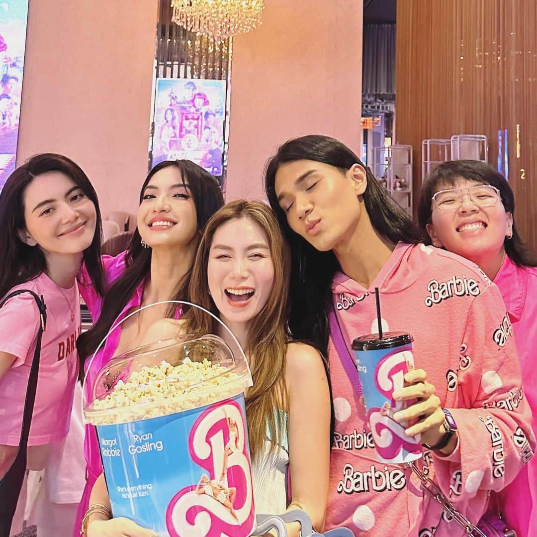 ラライン・シャーのインスタグラム：「Barbies watching the Barbie Movie💓  The movie was heart wrenching eye candy.  Between the ages of 5-11 before I wanted to be a tomboy and "cool", Barbie was life.   I had Scuba barbie, Miss World Barbie, Eco Barbie, Astronaut Barbie and another 5 dozen others. My parents was supportive of this hobby needless to say :)  My dream was to be Barbie, go Scuba diving, drive a pink car, save the planet and looking "beautiful" doing it.   My prayers was Al Fatihah and may God grant me long legs and the need to not wear spectacles when I grow up. Alhamdulillah he granted me one of the two😉  As I watched the movie I was immersed in Barbie's journey. I use to think (and Im sure many other girls did too), that life was just perfect and will continue to be so...  I had a pair of perfect looking parents, all the @barbie my heart could desire, friends from all over the world at school and a pair of barbie rollerblades that is to this day, unforgettable.  As I grew and faced the world with my pink colored glasses, life was and sometimes still is,disappointing and dark. La Vie En Rose is just a dream if you dont work at yourself and fix our perspective every bit of the journey. Spiritual tools are here to help us to stay with the light and accept changes with peace and strength.  The conversations in this movie, the epic truth drops here and there... the life of looking and staying "pretty".... just kept me emotional and teary the whole movie. Thanks for the tissues and tickets @davikah aka Thai Barbie 🥹  We are all Barbies that can feel pain, joy, love. We must work harder to see each other as ourselves.  The most beautiful thing we have is this life thats forever morphing into how nature, our sheer will and our creator shapes it to be until it ends.  You are own Barbie and you are irreplaceable and unique with all your flaws and strengths.  Don't waste it living someone else's dream (especially Ken's 😝  #barbie #lifeasbarbie #pinkywinky #barbiethemovie #shallowtodeep #jangankelelep #keepfloating #merahjambu #anica #semuayangberkondisiakanpastiberubah #enjoylife」