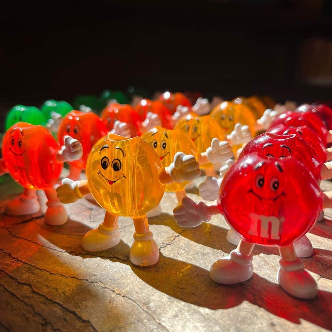 kiarrysのインスタグラム：「1990’s m＆m‘s Happy Lights  each ¥500 New in . 窓際に並べて飾るもまたヨシ」