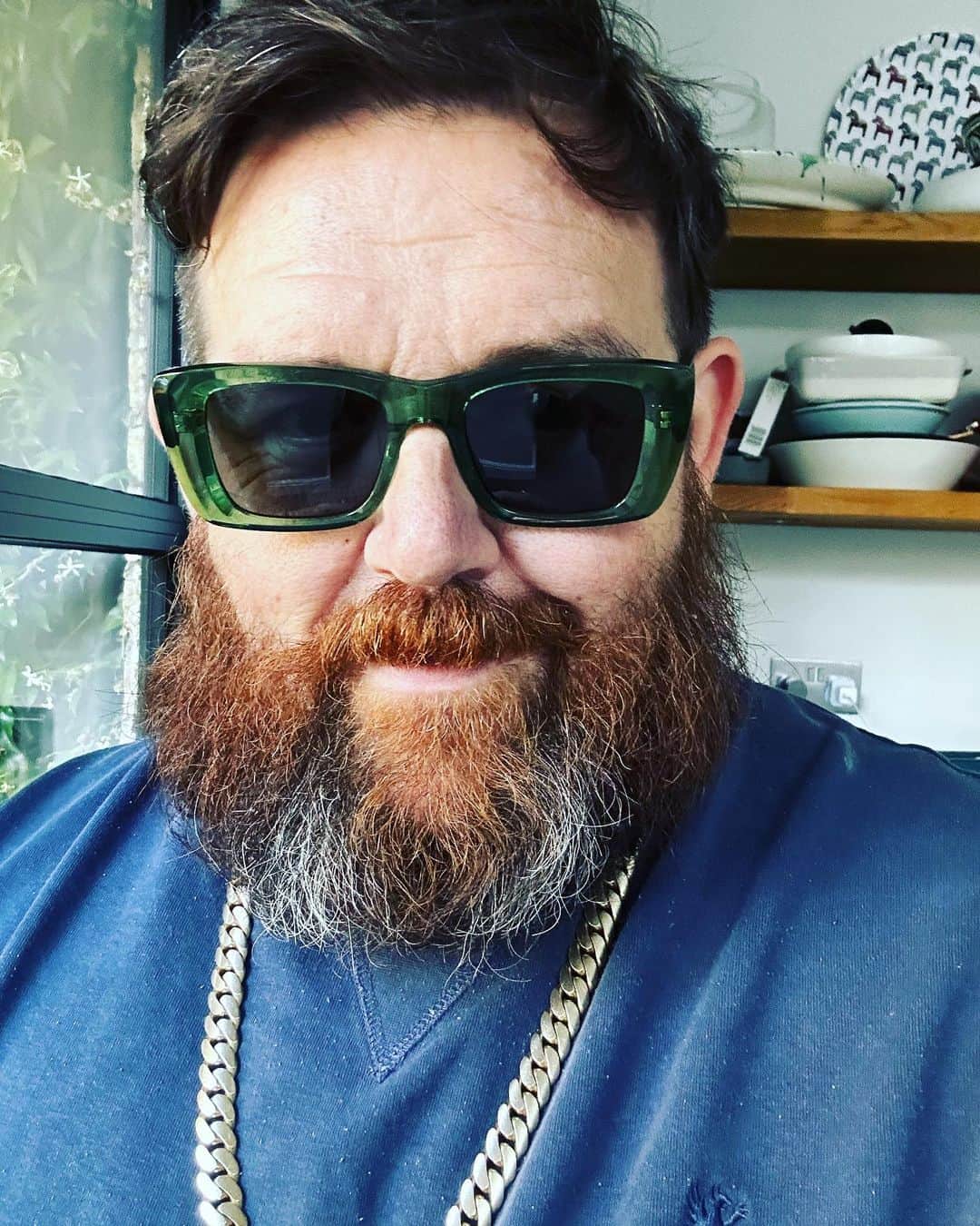 ニック・フロストのインスタグラム：「Morning babes. You want a coffee?」
