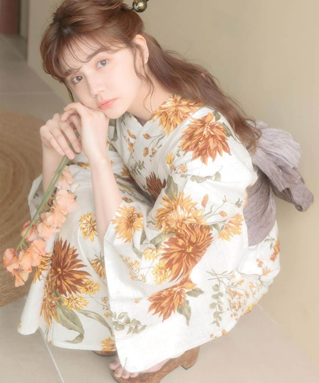 Ditaのインスタグラム：「✧ 7/25 本日の再入荷情報 ✧  お客様からの投稿たくさん頂いております！ ありがとうございます🥹🤍  今週末は、ついに隅田川の花火大会ですね👘💞 行かれる方いますか？✨  今夜も再販 盛りだくさんです！ お気に入りを見つけたらお早めにどうぞ🎐✨ そして明日は、レース巾着が入荷予定ですっ！  dl-kimuky　2.涼風の花しらべ dl-kimuky　7.洋花の薔薇重ね dl-2018kimuky1　1.涼風の花重ね dl-kimubc129　凪の燦々はなび dl-kimubc101　2.Stained glass(ステンドグラス)　 dl-kimubc92　2.桜花のすずらんあそび　 dl-kimubc80　1.浮世の花重ね dl-kimubc82　1.和の涼風しらべ dl-kimubc98　1.桜梅色の花重ね　 dl-kimubc119　夏色爛漫　 dl-kimubc114　1.アンティークスワッグ dl-kimubc127　風花の桃色しらべ dl-kimubc4　2.梅見月の菊ちらし dl-kimubc44　1.アンティークフラワーブーケ dl-kimubc55　1.桜花の雛芥子しらべ dl-kimubc70　古典大正ロマン dl-kimubc71　夕凪のはんなりしらべ dl-flower　あじさい×かすみ草7色 dl-322-431　着付け小物4点セット dl-yukataobi2　27.レッド、39.ハニー  etc..♡  販売は18時前後を予定しております。  ※入荷内容・日程は予告無く変更となる場合がございます。 ※本日ご紹介する再入荷商品の販売店は、 Dita OFFICIAL・Dita楽天・Dita Yahoo となります。 ※ZOZOTOWN店とは管理している在庫が異なります。  浴衣の商品一覧は インスタTOPページのURLからご確認頂けます🕊✨  🐋checkˊ˗ #ditayukata  ＿＿＿＿＿＿＿＿＿＿＿＿＿＿＿＿＿＿  🫧 Dita 2023 Season concept《 花鳥風月 》🕊 美しい景色や花をDitaらしさの中に取り込み、 たくさんのお客様に ”花 鳥 風 月” を楽しんで頂きたいという 想いがつまった浴衣です。  ”心ときめく夏映え浴衣” が見つかりますように🥰  ＿＿＿＿＿＿＿＿＿＿＿＿＿＿＿＿＿＿ ⁡  ☑ 1人で着られる5点セット ☑ (株)和歌山染工 で染め上げた上質な仕上がり。 ☑ 大人とお揃い👶Kidsも登場 ⁡ 早くも、たくさんのご予約をいただき ありがとうございます💫  ”心ときめく夏映え浴衣” を是非探してみてくださいね🕊  ＿＿＿＿＿＿＿＿＿＿＿＿＿＿＿＿＿＿  #浴衣 #fashion #hairmake #hair #japan #summe #ヘア #和服 #ゆかた #yukata #夏 #shooting #可愛い #ootd #kawaii #model #和 #着物 #大人可愛い #京都 #tokyo #ニュアンスカラー #浴衣ヘアアレンジ #花 #デート #浴衣女子　#花火大会」