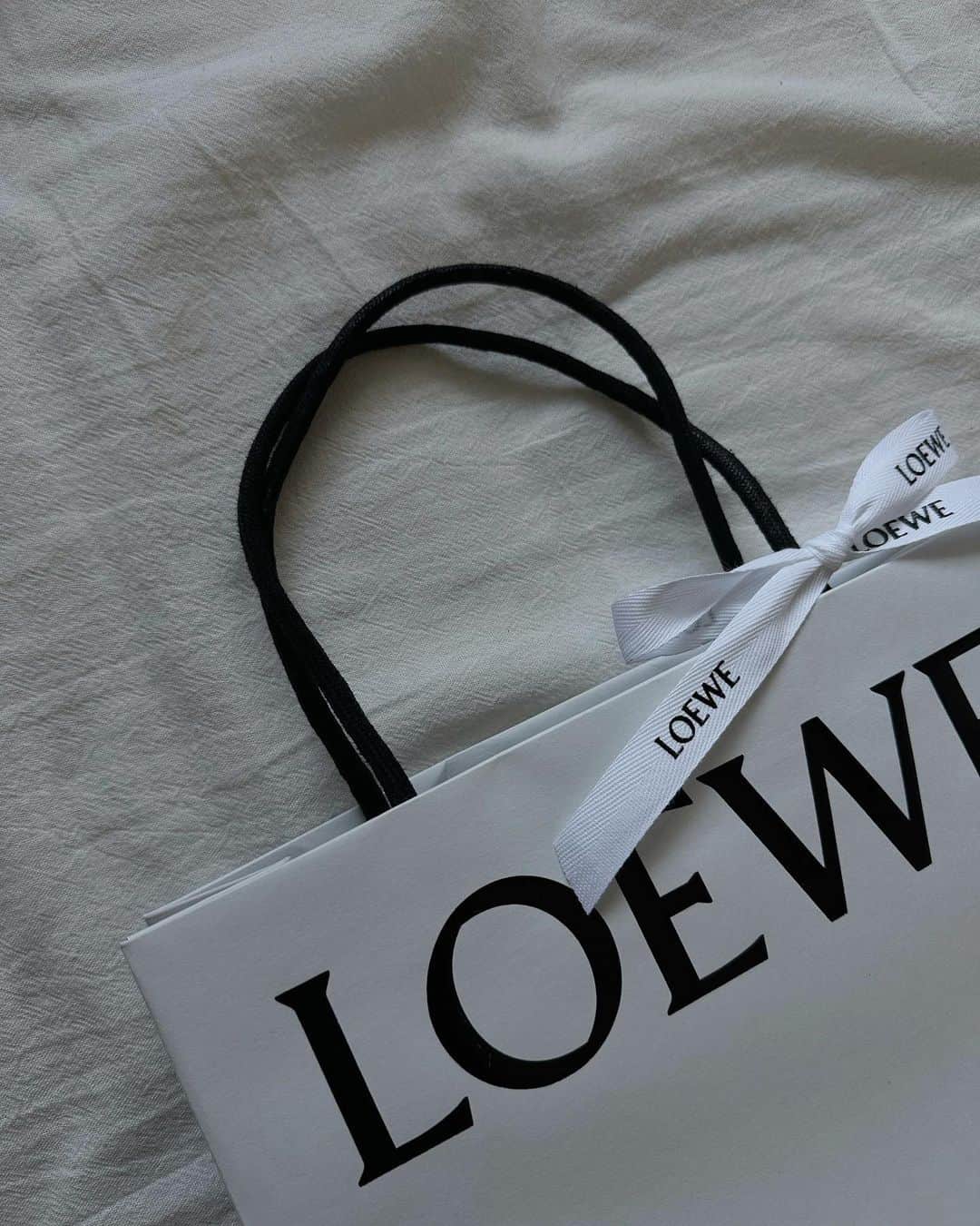 前沢海友のインスタグラム：「🤫🖤 @loewe  ㅤㅤㅤㅤㅤㅤㅤㅤㅤㅤㅤㅤㅤ  #shopping #fashion #summer #coodinate #new #l4l #loewe」