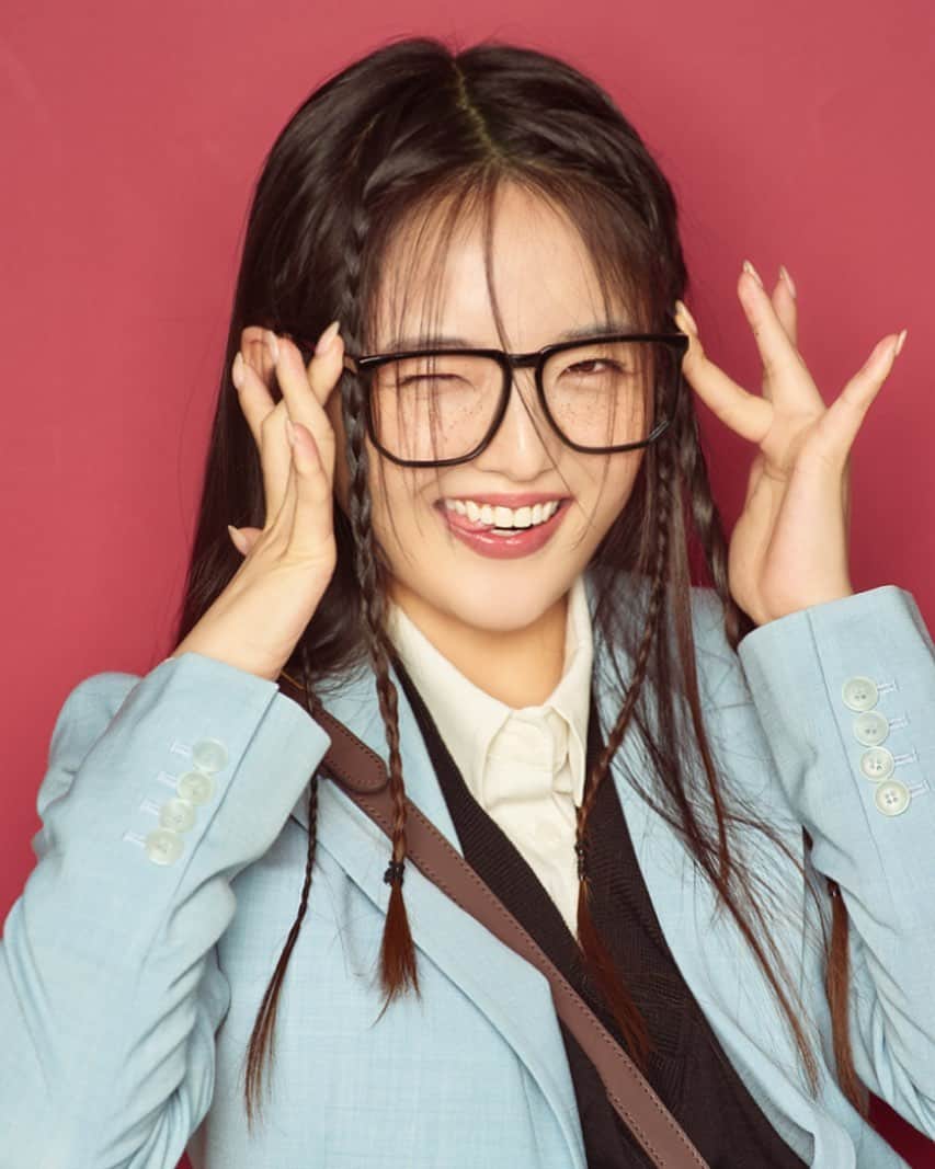 ソ・シネのインスタグラム：「@paentertainment_official   with Photographer @jisupan  Creative director @cd_junzzang  Fashion @park_myungsun  Makeup @som2.somi  Hair @seul_a_seula」