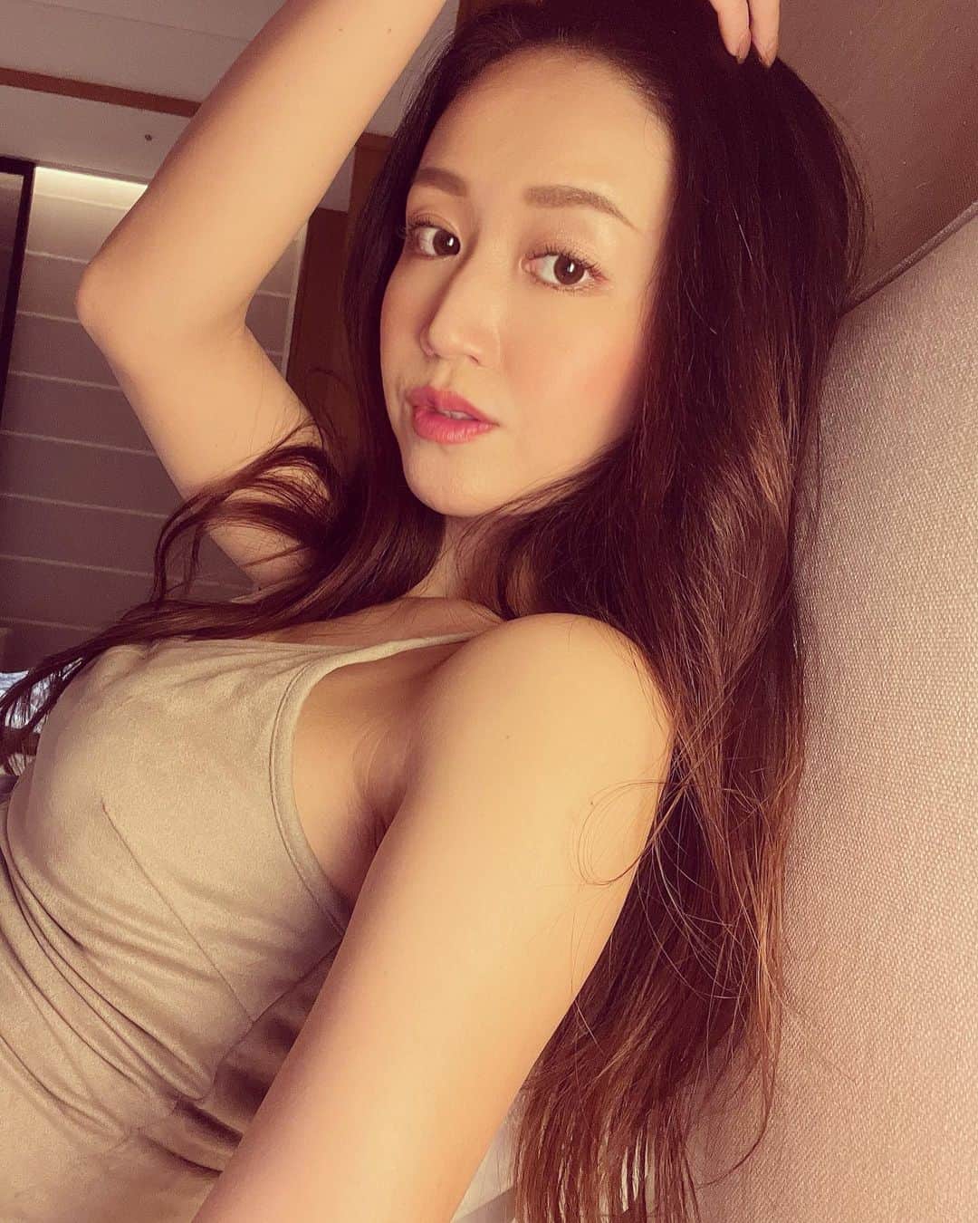 杉田恵李奈のインスタグラム：「やっとのんびり。 しばらく良い時間が続いておりました😌⏳ 凄く濃かった♡ 何でも当たり前な事って無いし、 人間てありがたみに慣れると知らぬ間に雑になる。 その気持ち、 人間関係において絶対に忘れちゃ駄目だなぁとつくづく思います🤔 ※あざとヤクザとは…笑笑 今月は時間が経つのがメチャクチャ早かったなぁ〜 ということで 引き続き素敵な夏を過ごしましょう🥰🌻 . . #夏#summer#july#明け方の長電話 #あざとくてなにが悪いの  #あざといって久々に聞いた気がします #愛って一生をかけて作っていくモノよね」