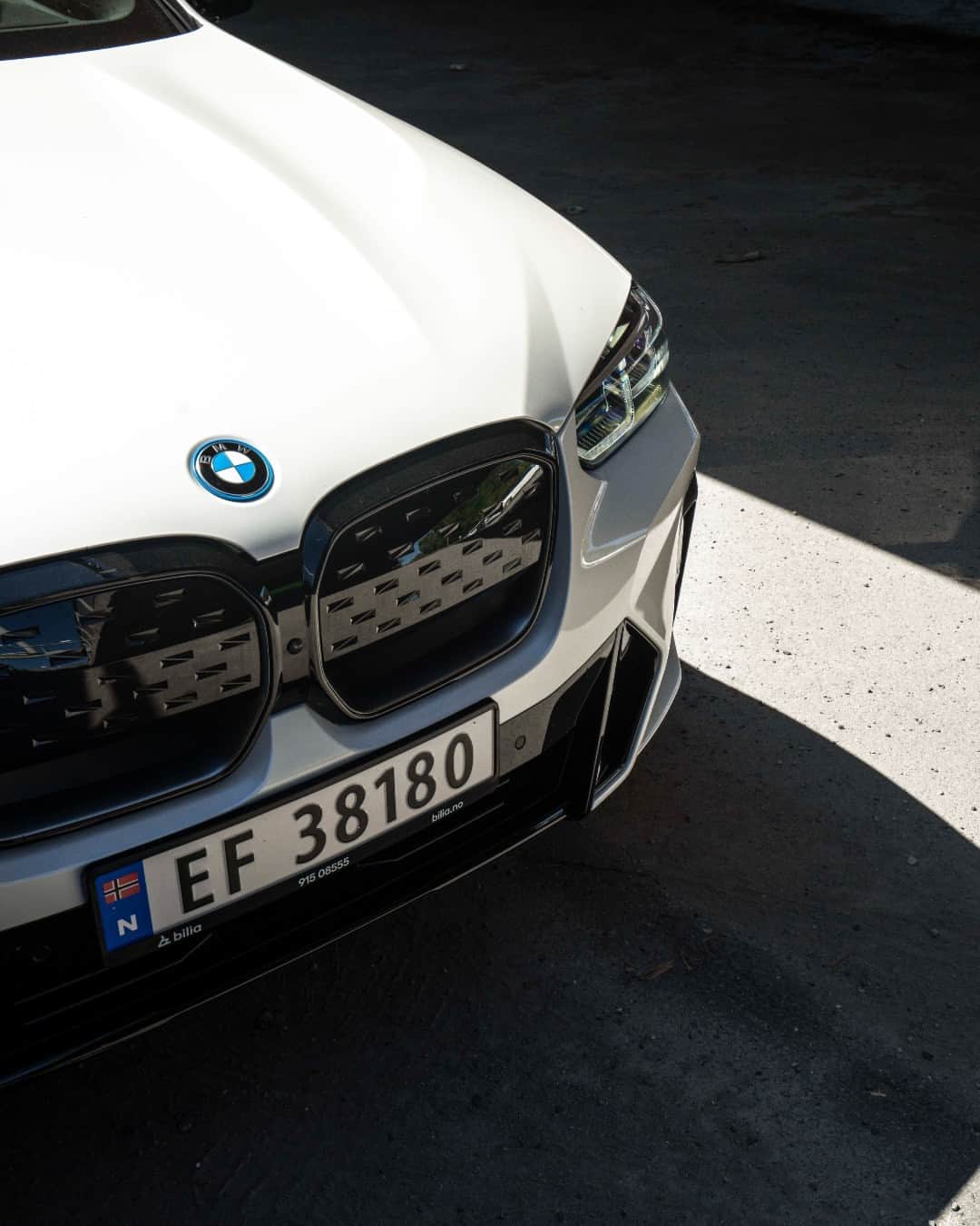 BMWさんのインスタグラム写真 - (BMWInstagram)「All lines point electric⚡️ 📸: @mantulinmedia @bmwskoyen #BMWRepost   The BMW iX3. #THEiX3 #BMW #iX3 #BornElectric #BMWElectric __ BMW iX3: Combined power consumption: 18.9–18.5 kWh/100 km. Combined CO2 emissions: 0 g/km. Electric range: 453–461 kilometers. All data according to WLTP. Further info: www.bmw.com/disclaimer」7月25日 16時22分 - bmw