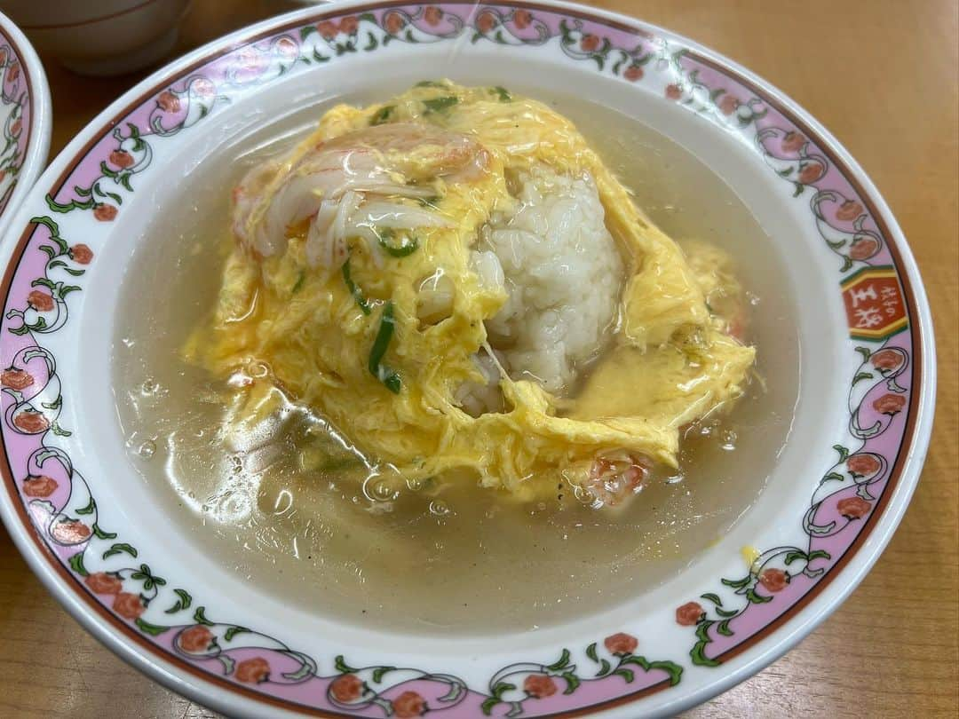 あこさんのインスタグラム写真 - (あこInstagram)「餃子の王将さん🥟 王将ラーメン本当美味しいんやけどみんな食べたことある！？！？もちろん餃子も炒飯も天津飯もおすすめ🫶🏻みんなは好きなメニューやオススメのメニューはある☺️？豚辛ラーメン初めて食べたけど美味しかった🐷✨ #餃子の王将 #王将 #王将の餃子 #王将ラーメン #豚辛ラーメン #餃子 #炒飯 #天津飯 #大食い #双子 #はらぺこツインズ #大食い女子 #먹방 #대식가 #먹팔  #먹스타그램 #大胃王 #モッパン #ความตะกละ #Ham ăn #Gula」7月25日 16時22分 - harapeko__ako