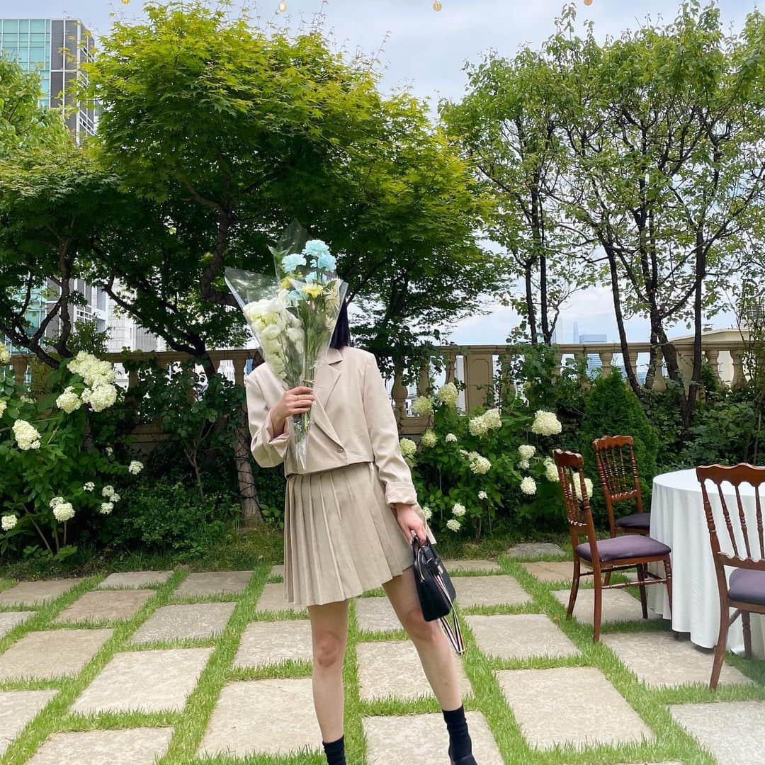 ジョンハさんのインスタグラム写真 - (ジョンハInstagram)「🕊️👰🏻‍♀️🍷🩵 (이제 나만 남은건가..)」7月25日 16時18分 - 1993kg