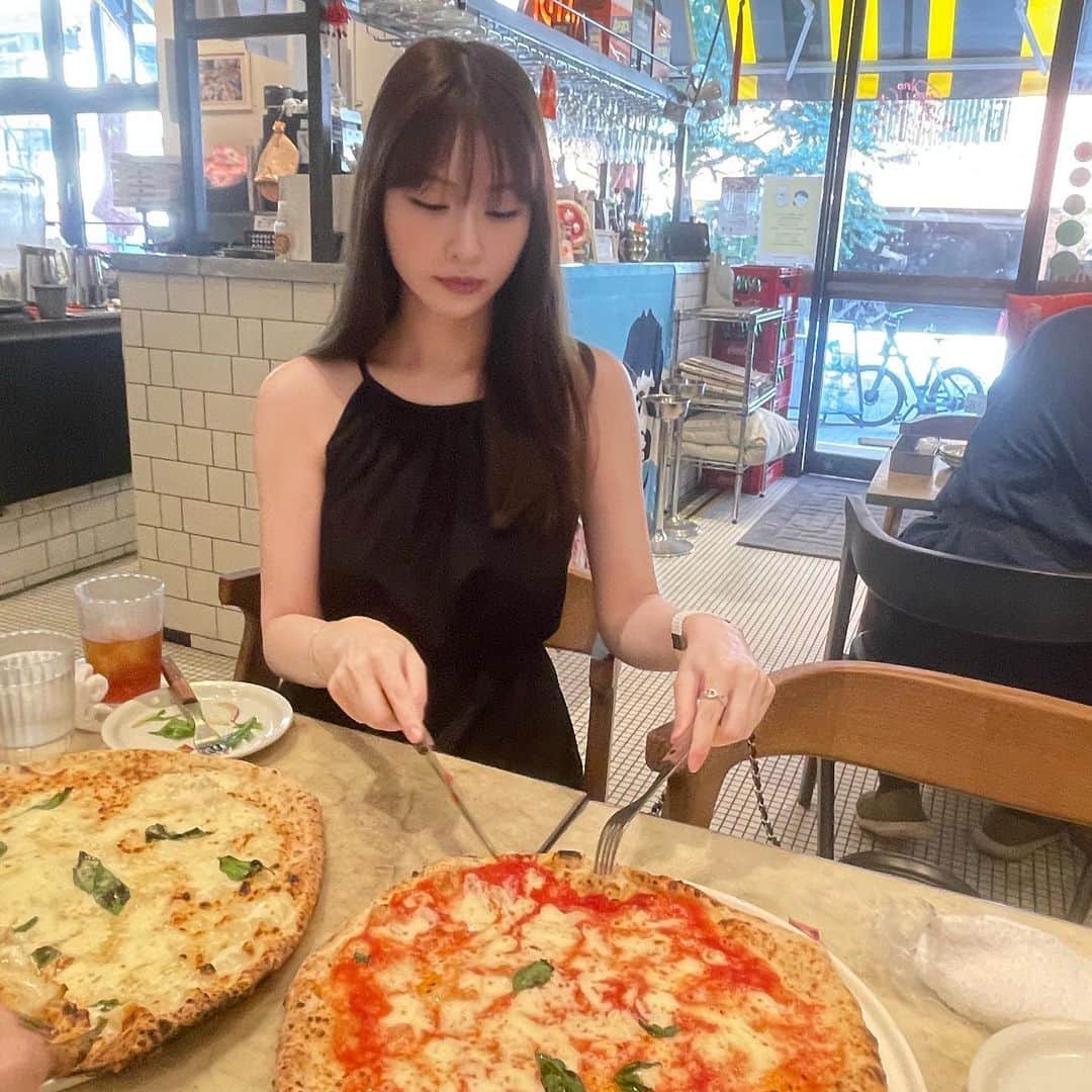 椎名美月さんのインスタグラム写真 - (椎名美月Instagram)「盗撮ばりに画質悪い  #画質ウィルコム #恵比寿 #pizza」7月25日 16時20分 - mizkiss