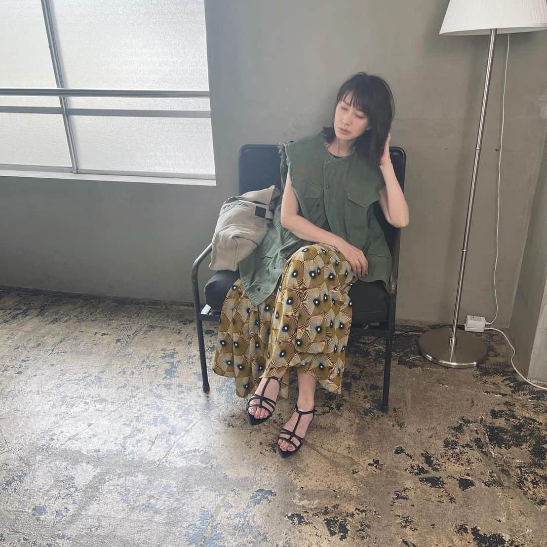 森口瑤子さんのインスタグラム写真 - (森口瑤子Instagram)「. . 厳しい顔をしていると思ったら 眠かった説。 . #ウトウト💤  #待ち時間」7月25日 16時27分 - yokomoriguchi_official