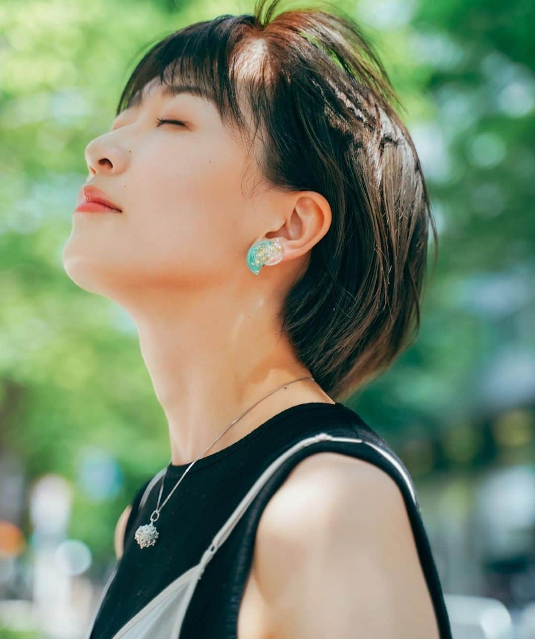のインスタグラム：「爽やかな写真ですが、汗が止まりません〜 早くお知らせしたい事があるんだ〜 待っててね〜  明日は、なでしこジャパンvsコスタリカ⚽️大事な第2戦です！応援しましょう！！！また後半戦の時間、インスタライブ出来そうだったらやります！（その時はストーリーズでお知らせします！） 追記：インスタライブは、仕事の都合上間に合わなそうです(T . T)ライブはできませんが、心は同じ!一緒になでしこジャパン応援しましょう！ 📷 @hlc.portraits   Hi, It's too hot! I'm sweating a lot although I only walked a little bit. FIFA Women’s World Cup  Nadeshiko Japan vs Costa Rica 🇨🇷Wednesday , July 26, 14:00 Let’s go Japan!  #サッカー #ワールドカップ #なでしこジャパン #ファッション #撮影 #ポートレート #モデル #日本 #女子サッカー #足球 #soccer #football #japan #fifawwc #fifawomensworldcup #fifaworldcup #womensfootball #soccergirl #japanesegirl #축구　#여자축구」