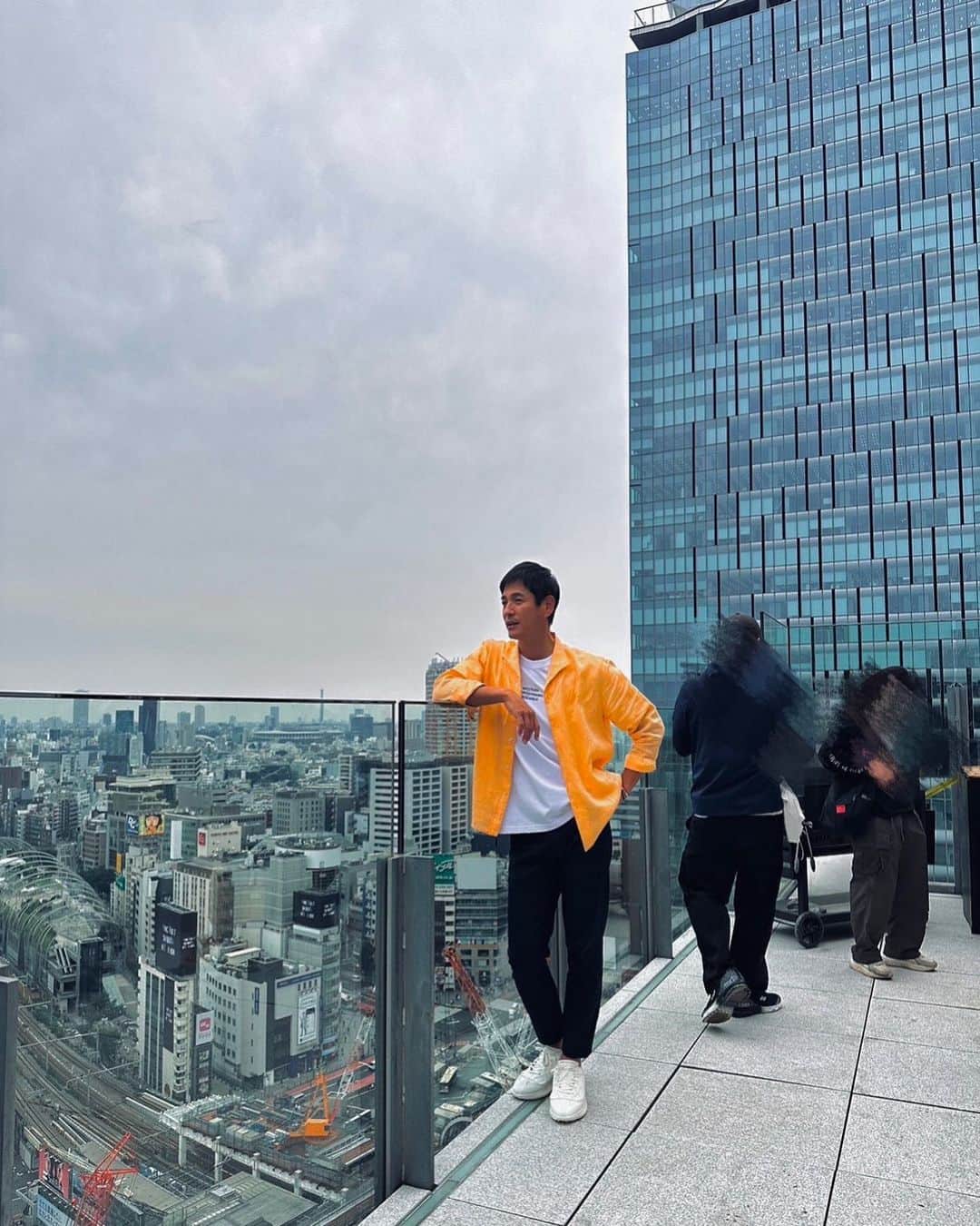 沢村一樹さんのインスタグラム写真 - (沢村一樹Instagram)「. 渋谷に行ったの何年ぶりだろ？  皆さん、暑い日が続いていますが、ファイトです！！  #この素晴らしき世界  #木曜22時  #第2話」7月25日 16時29分 - ikki_sawamura_official