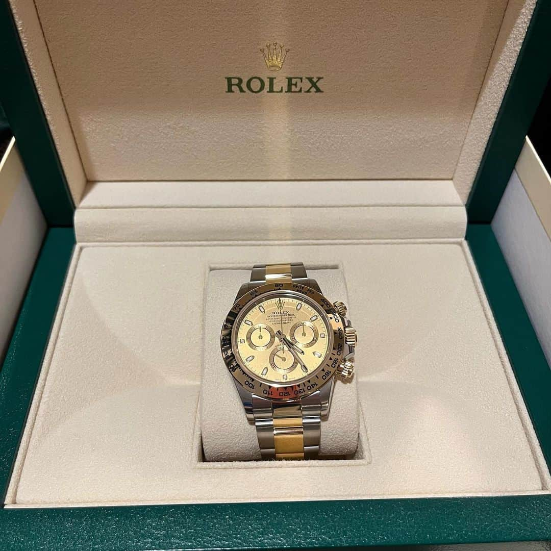 小林麻耶さんのインスタグラム写真 - (小林麻耶Instagram)「✨ROLEX✨  Akira @akira_kunimitsu 君が自分へのご褒美に😊  新潟市にある伊勢丹のROLEXさんに行ったら✨なんと！✨欲しかった時計の在庫が有りました❤️  今朝入荷が有りました🤗とのことで✨ミラクル✨タイミング✨  素敵なやさしい店員さんばかりで💓感動いたしました💓  有難う御座いました✨  新潟のおすすめラーメンも教えていただいたので✨食べたいリストに😋✨ どんどんリストが増えていくのが楽しいです🥰  @rolex  #新潟伊勢丹　@niigata_isetan  #rolex正規店  #rolex  #cosmographdaytona  #コスモグラフデイトナ」7月25日 16時42分 - maya712star9