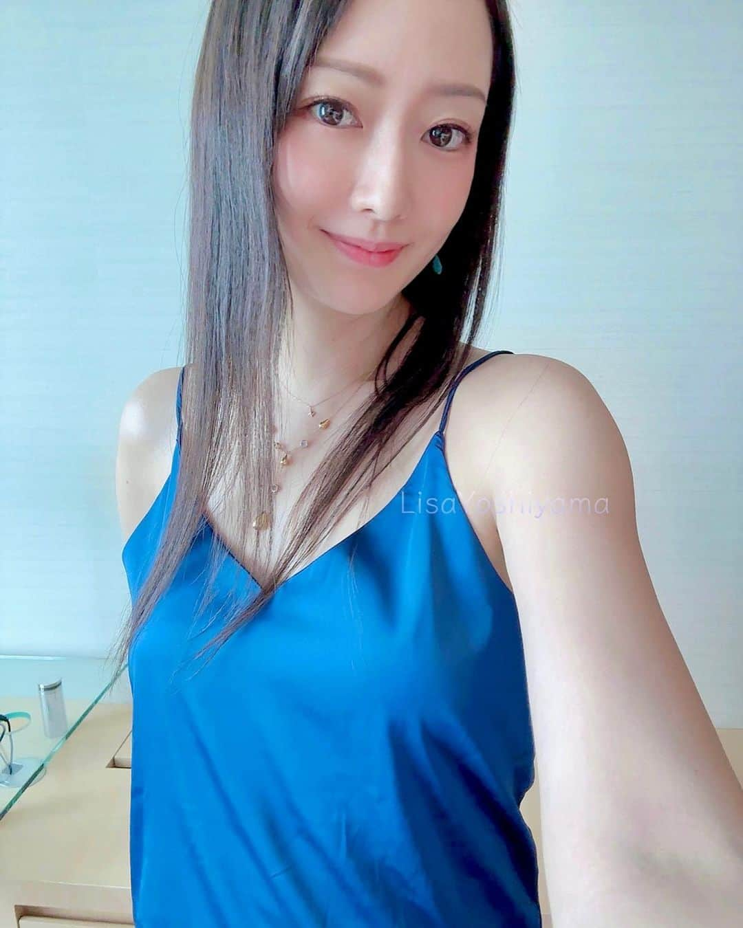 吉山りさのインスタグラム：「💙 ブルー系が好き過ぎるん💕   #blue  #キャミソール  #キャミ #camisole  #ファッション  #fashion  #夏コーデ  #アラフォーファッション  #アラフォーコーデ   #吉山りさ #lisa  #mynameislisa  #risayoshiyama  #40代コーデ  #美容  #お金をかけない美容法  #時短  #めんどくさがり  #温泉ソムリエ #温泉女子 #ホテル 大好き💕💕💕 #hotel  #japanesemodel」