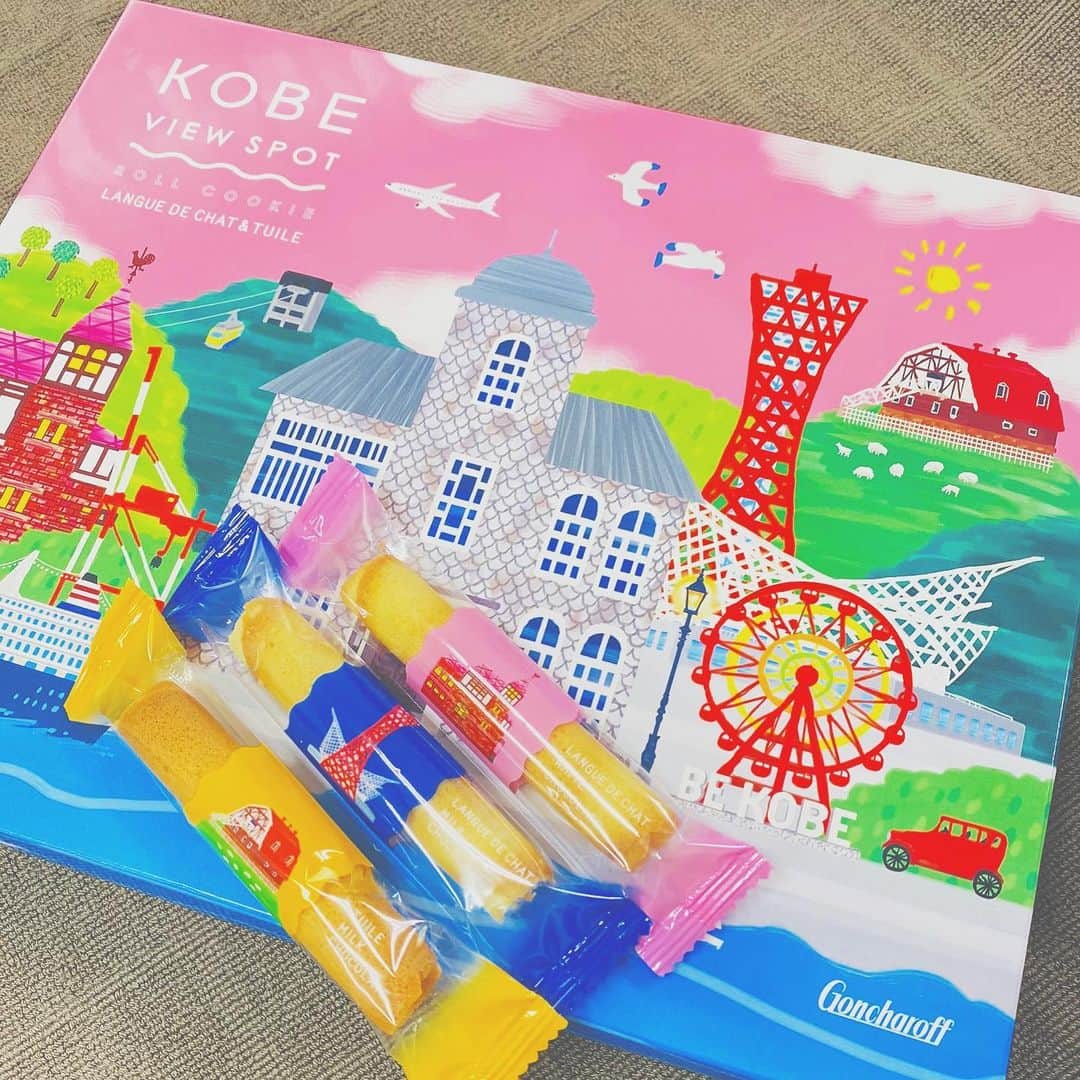 祥吉さんのインスタグラム写真 - (祥吉Instagram)「神戸のお土産 今日ご宿泊のお客様から 神戸の街並みが可愛いパッケージのお菓子をいただきました 皆で美味しくいただきます  ありがとうございます  #神戸土産 #ゴンチャロフ #パッケージかわいい  #ありがとうございます」7月25日 16時47分 - akoshokichi