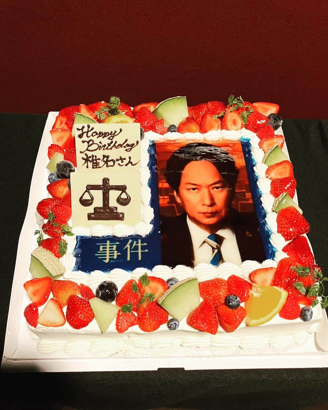 椎名桔平さんのインスタグラム写真 - (椎名桔平Instagram)「#osaka #大阪 #WOWOW #試写会 #手描きの絵  舞台挨拶に行ってきました。 斬新なケーキのプレゼント。 ありがとうございます^_^」7月25日 16時49分 - kippeishiina
