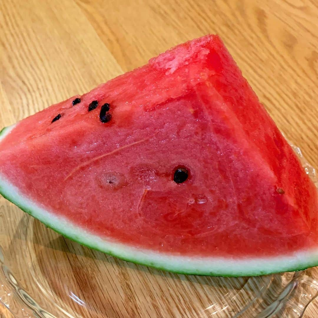 福井晶一さんのインスタグラム写真 - (福井晶一Instagram)「今夏　初スイカ🍉  #夏 #スイカ #今年初 #あまっ」7月25日 16時50分 - shoichi.fukui