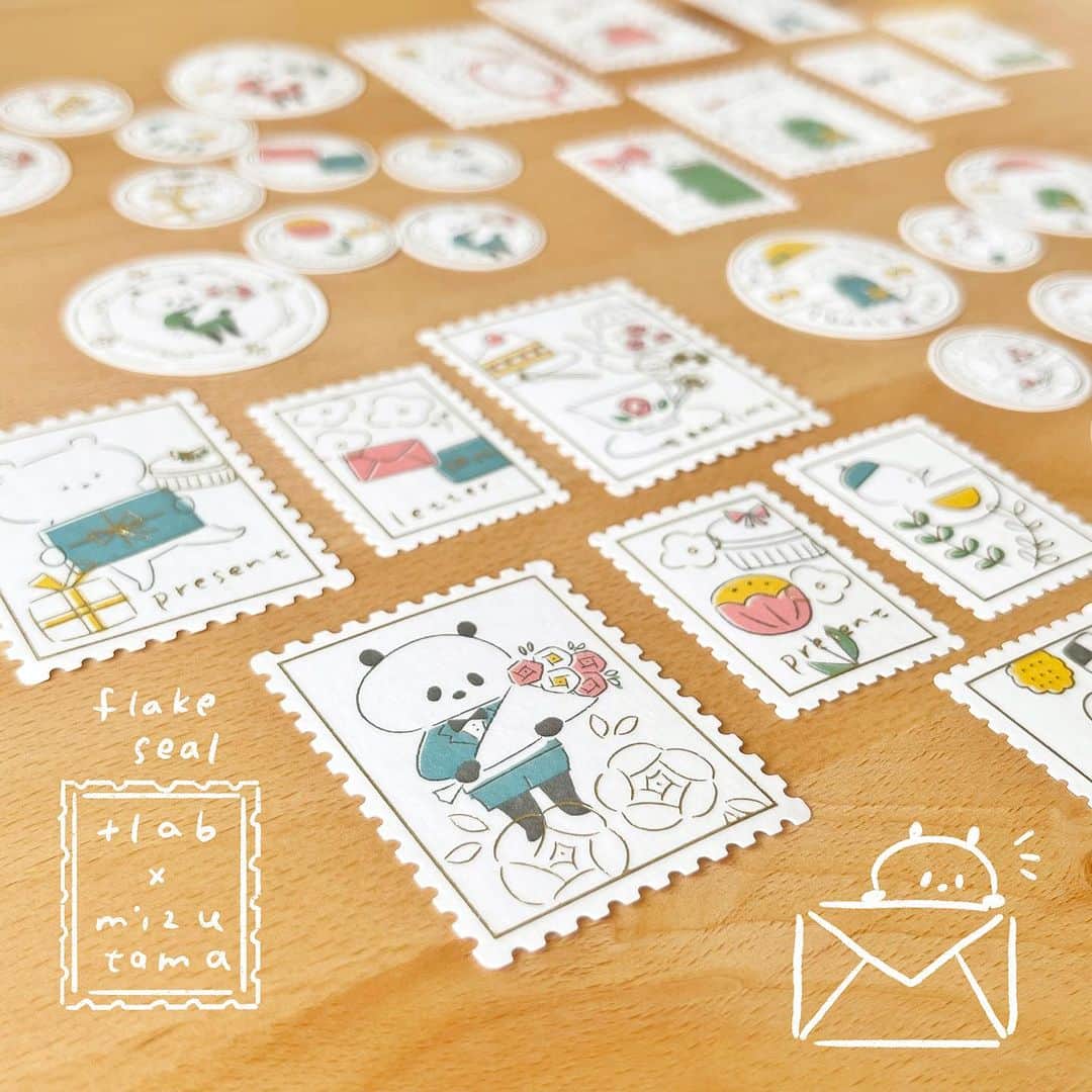 mizutamaのインスタグラム：「うふっとなる文房具が出来上がりました☺️ ⁡ +labさんとのコラボシリーズが今年も発売になります。 ⁡ 2023年のテーマは「おめかしの時間」。 いつもよりちょっとおめかしする時のウキウキを イメージしてイラストを描きました ⁡ 今回も+labさんが素敵な文房具に仕上げてくれました！ 切手形のフレークシールもメッセージカードの小口染めも スタンプもかわいく出来上がって嬉しいですー✨ ありがとうございます！ ⁡ うふっとなってもらえたら嬉しいです♪ ⁡ ⁡ -------------------------- ⁡ ⁡ 7/26 発売です 詳しくは+labさんのアカウントにて☺️ @todays_ufu  ⁡ ⁡ 本日、7/25 21時よりインスタライブにて ご紹介予定でございます✨ ⁡ ⁡ ⁡ #プラスラボ #フレークシール #シール #スタンプ #はんこ #文房具 #文具  #stationery #stationerylove #mizutama #mizutama文房具」