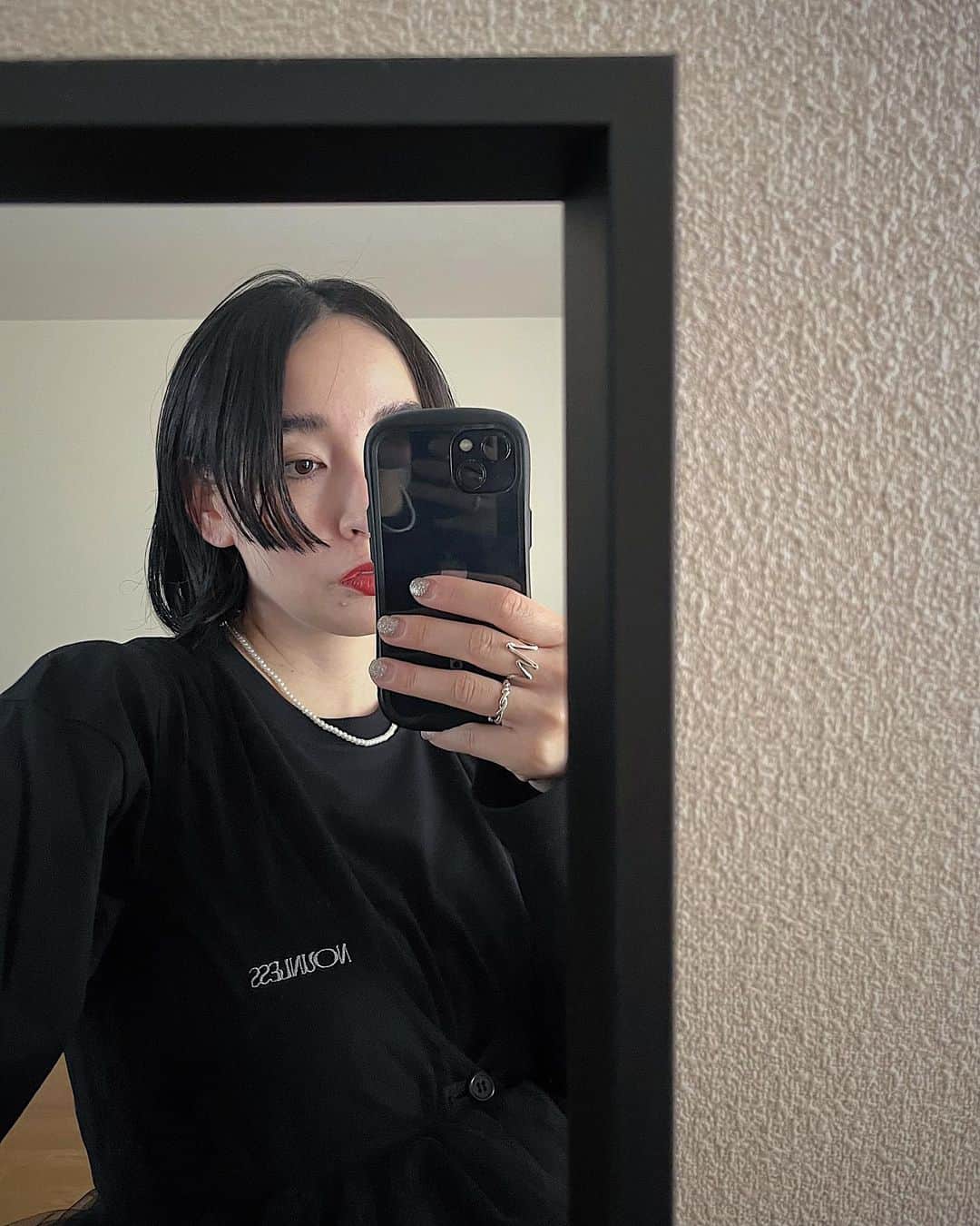 佐々木香奈のインスタグラム：「オーバーサイズのロンTは、 異テイストのチュールワンピで ブリっと着たい気分〜  @_nounless」
