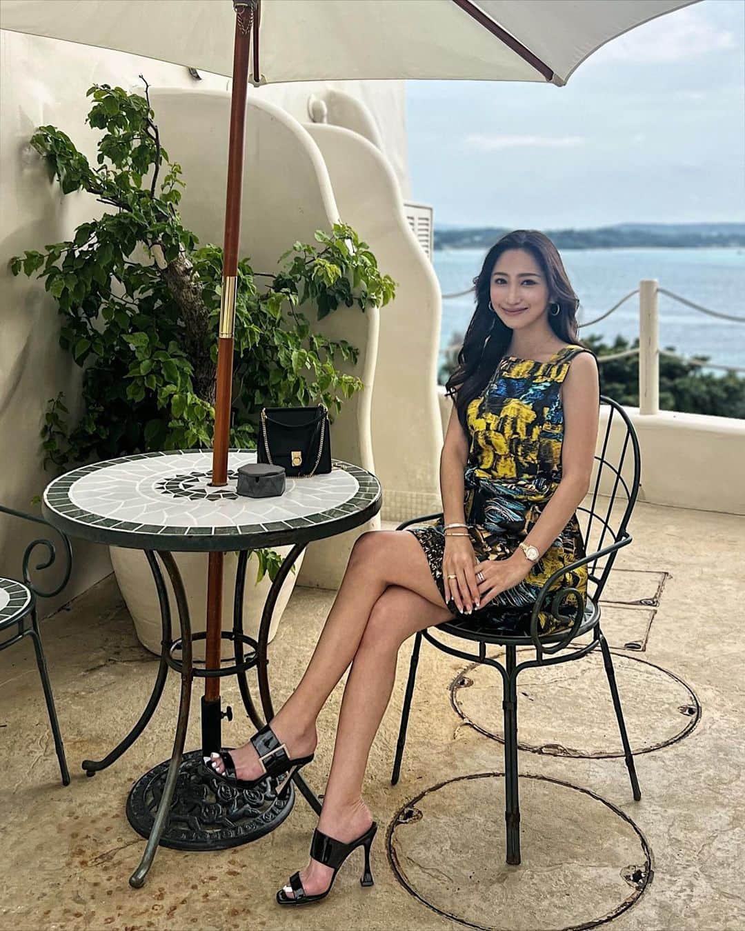 のインスタグラム：「今年めちゃくちゃ焼けてる🫣👱🏽‍♀👩🏽️🇬🇷💛💙🤍」